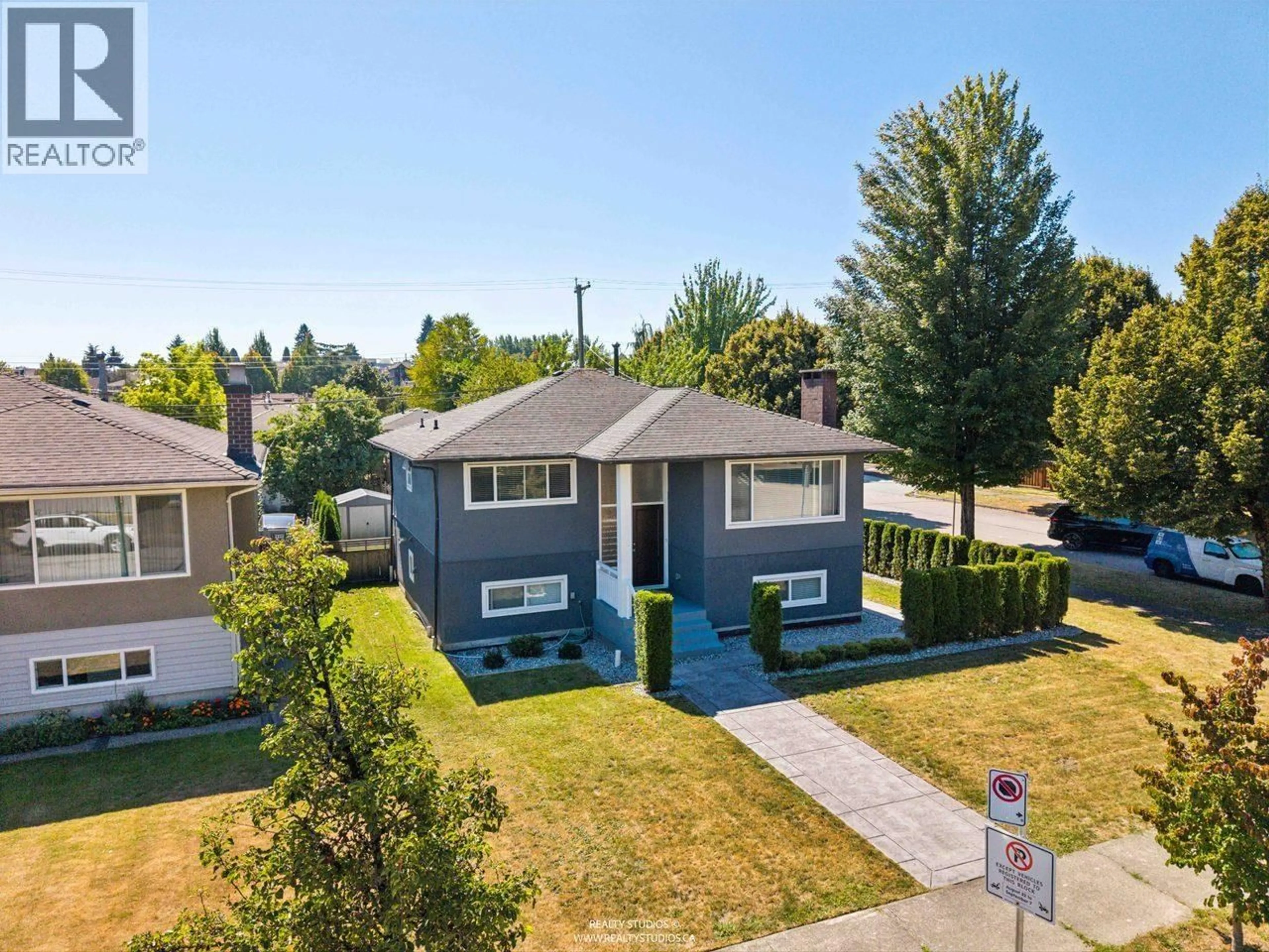A pic from outside/outdoor area/front of a property/back of a property/a pic from drone, street for 3006 GEORGIA STREET, Vancouver British Columbia V5K2K7
