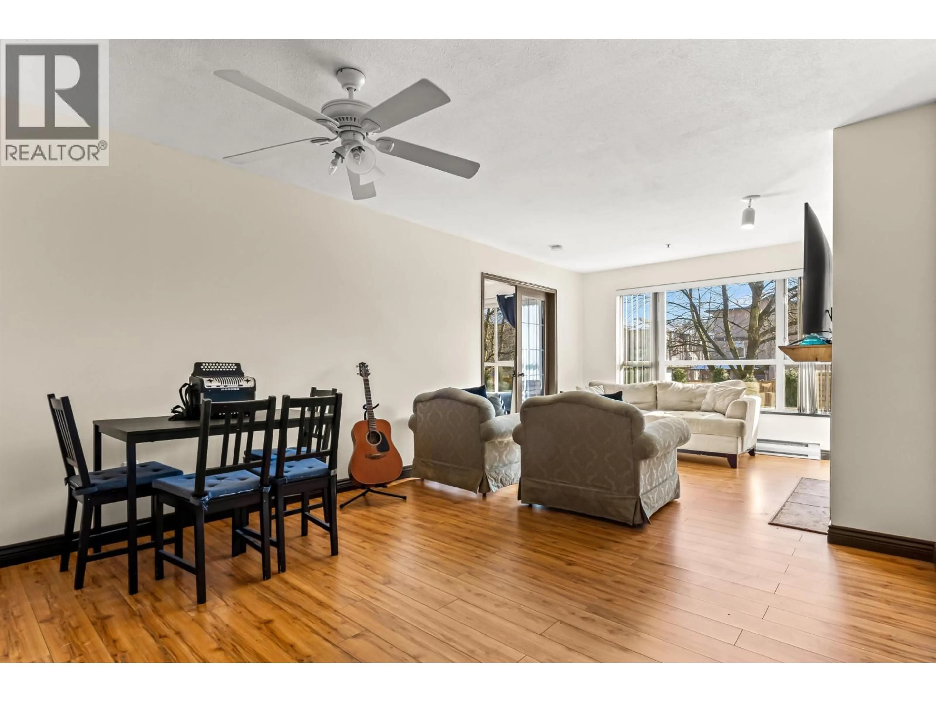 Living room with furniture, wood/laminate floor for 122 - 2551 PARKVIEW LANE, Port Coquitlam British Columbia V3C6J8