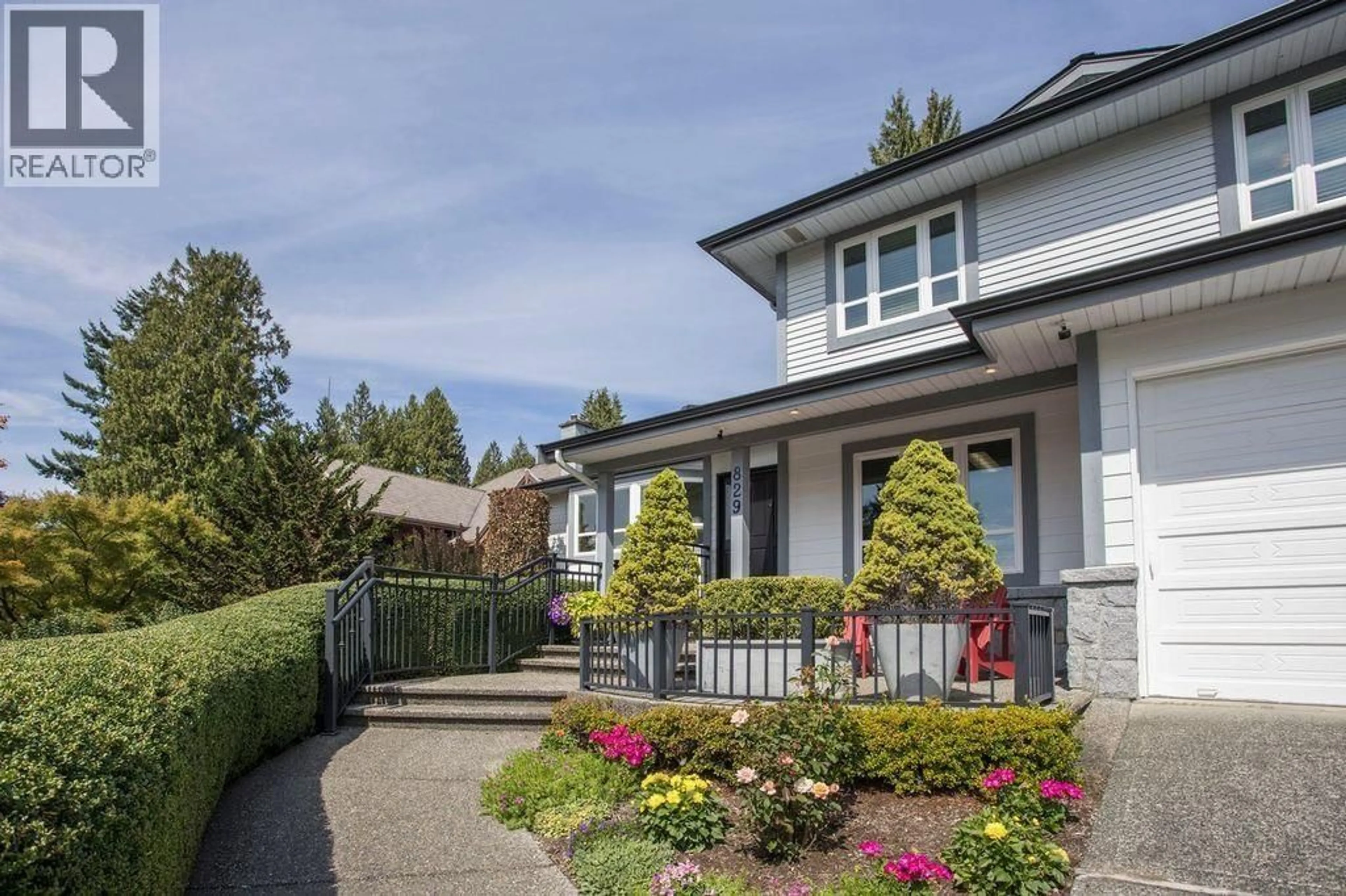 Home with vinyl exterior material, street for 829 ALAMA AVENUE, Coquitlam British Columbia V3K2Z8