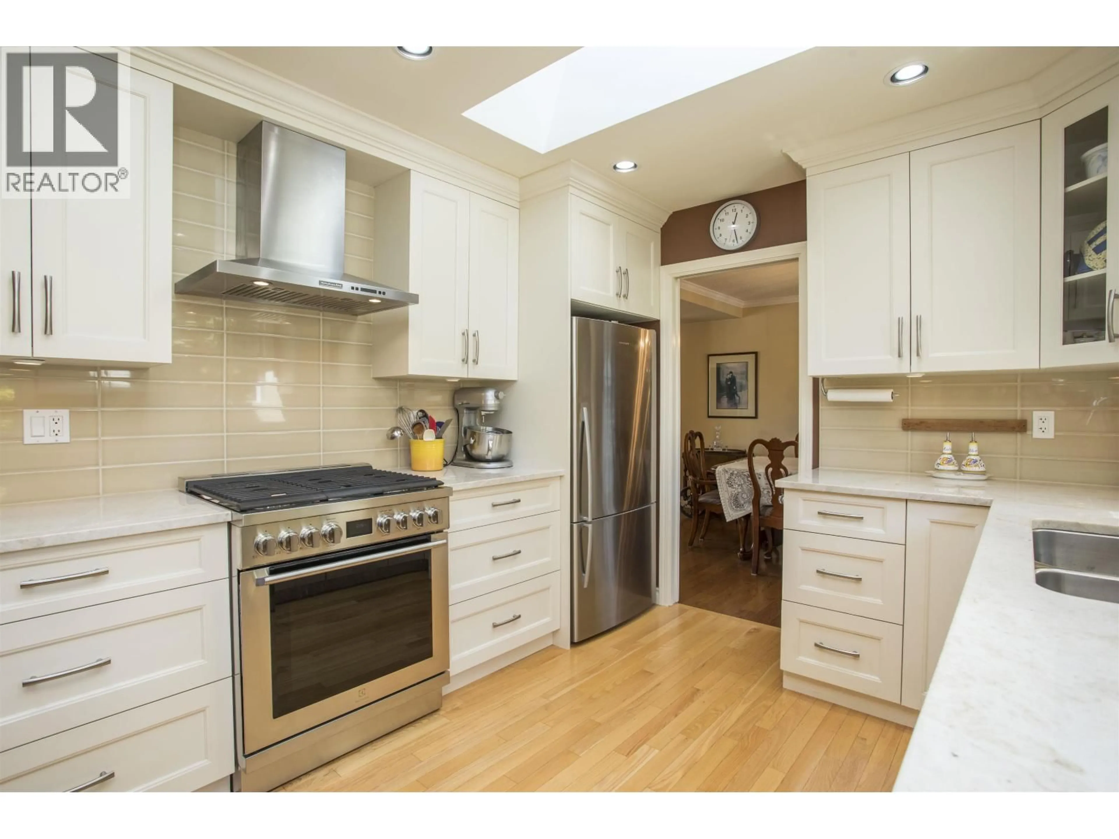 Open concept kitchen, unknown for 829 ALAMA AVENUE, Coquitlam British Columbia V3K2Z8