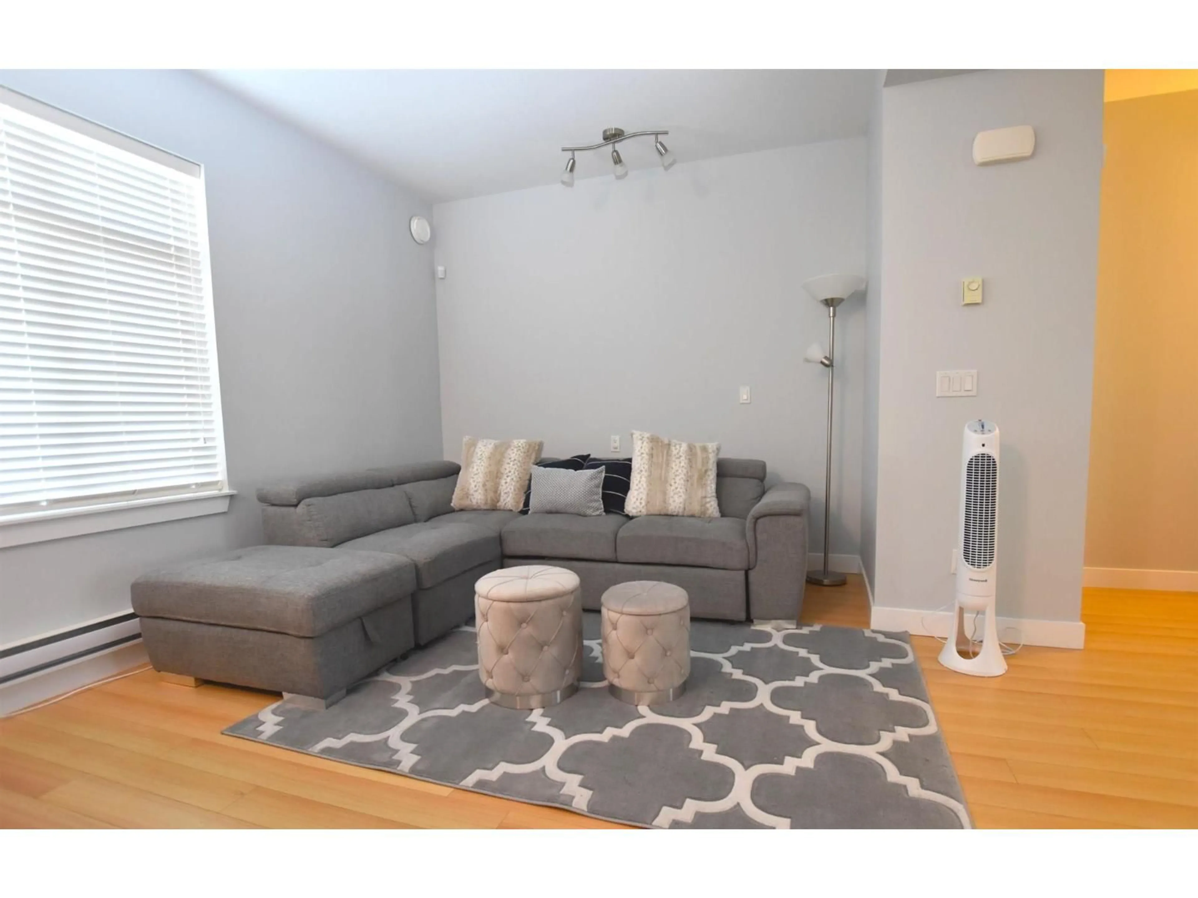 Living room with furniture, unknown for 2 - 13899 LAUREL DRIVE, Surrey British Columbia V3T0E3