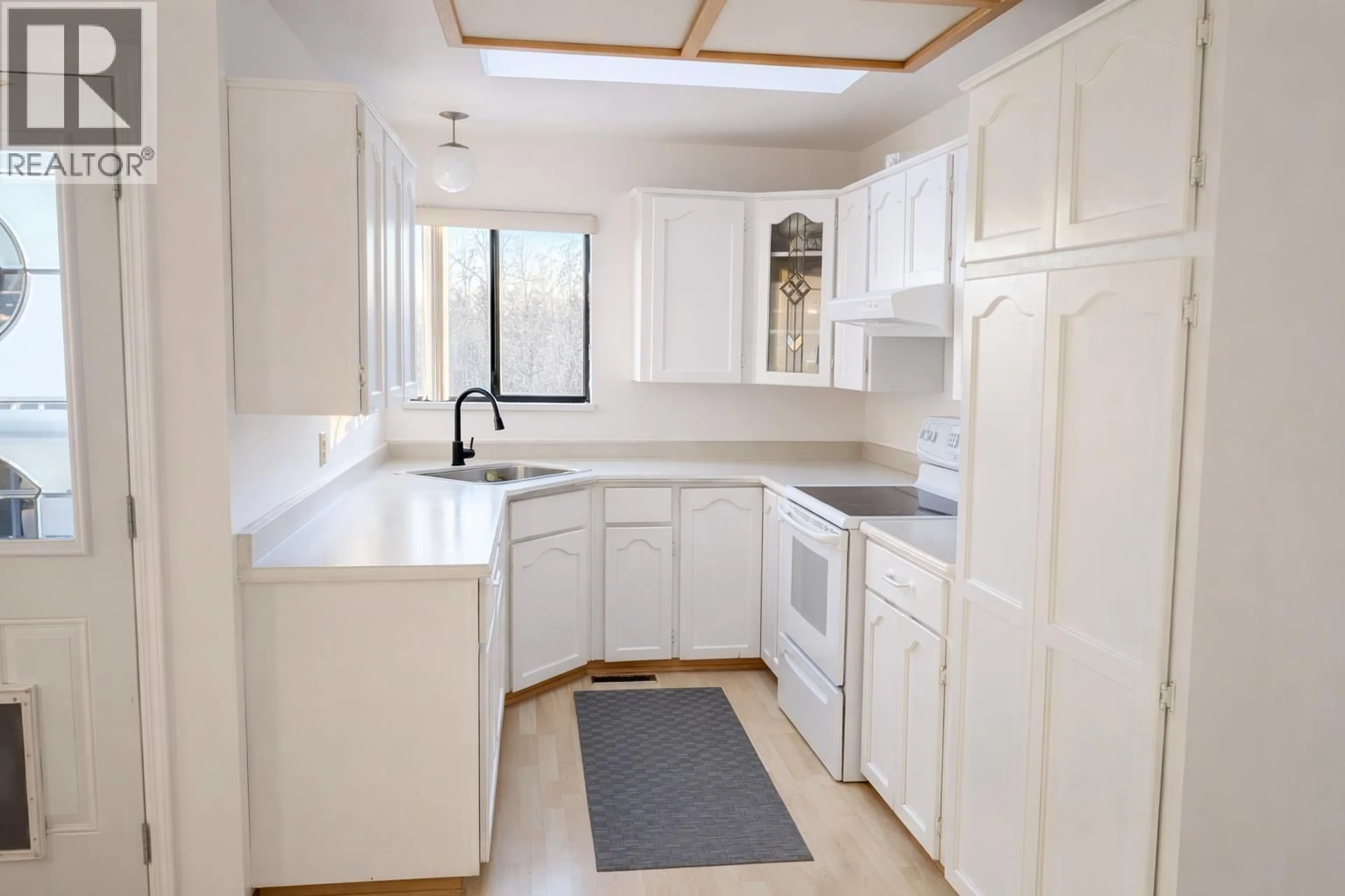 Standard kitchen, ceramic/tile floor for 19788 WILDWOOD CRESCENT, Pitt Meadows British Columbia V3Y1N1