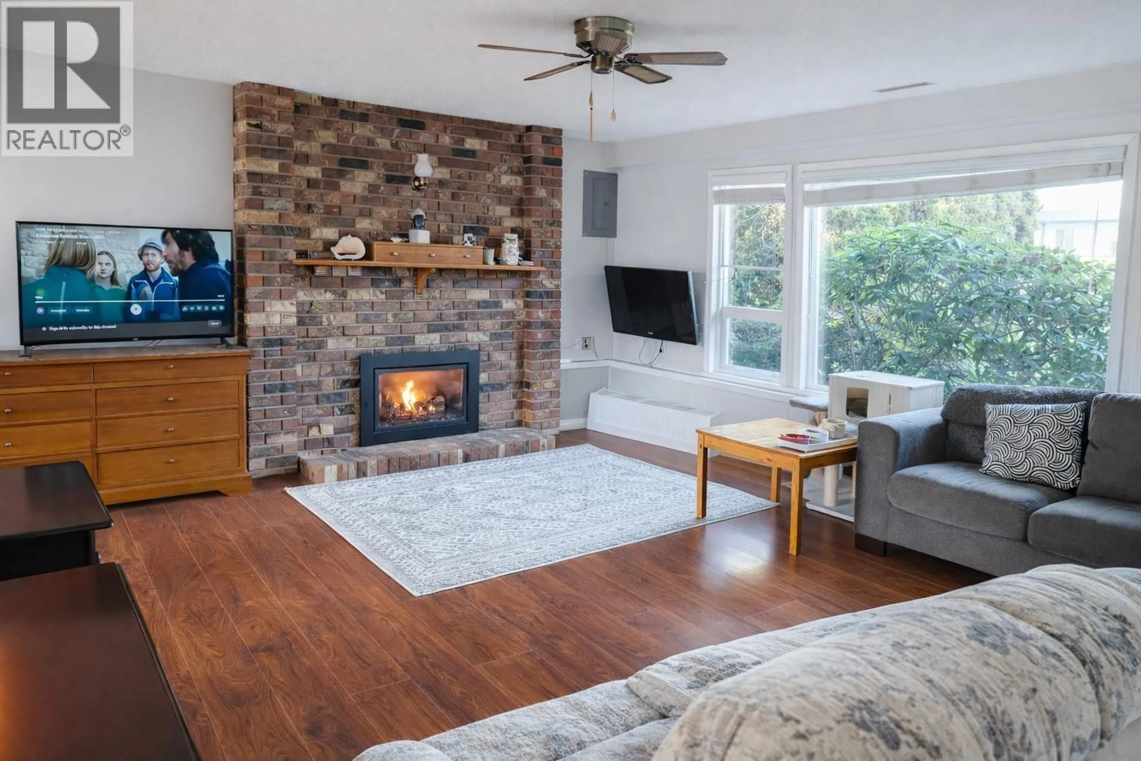 Living room with furniture, unknown for 19788 WILDWOOD CRESCENT, Pitt Meadows British Columbia V3Y1N1