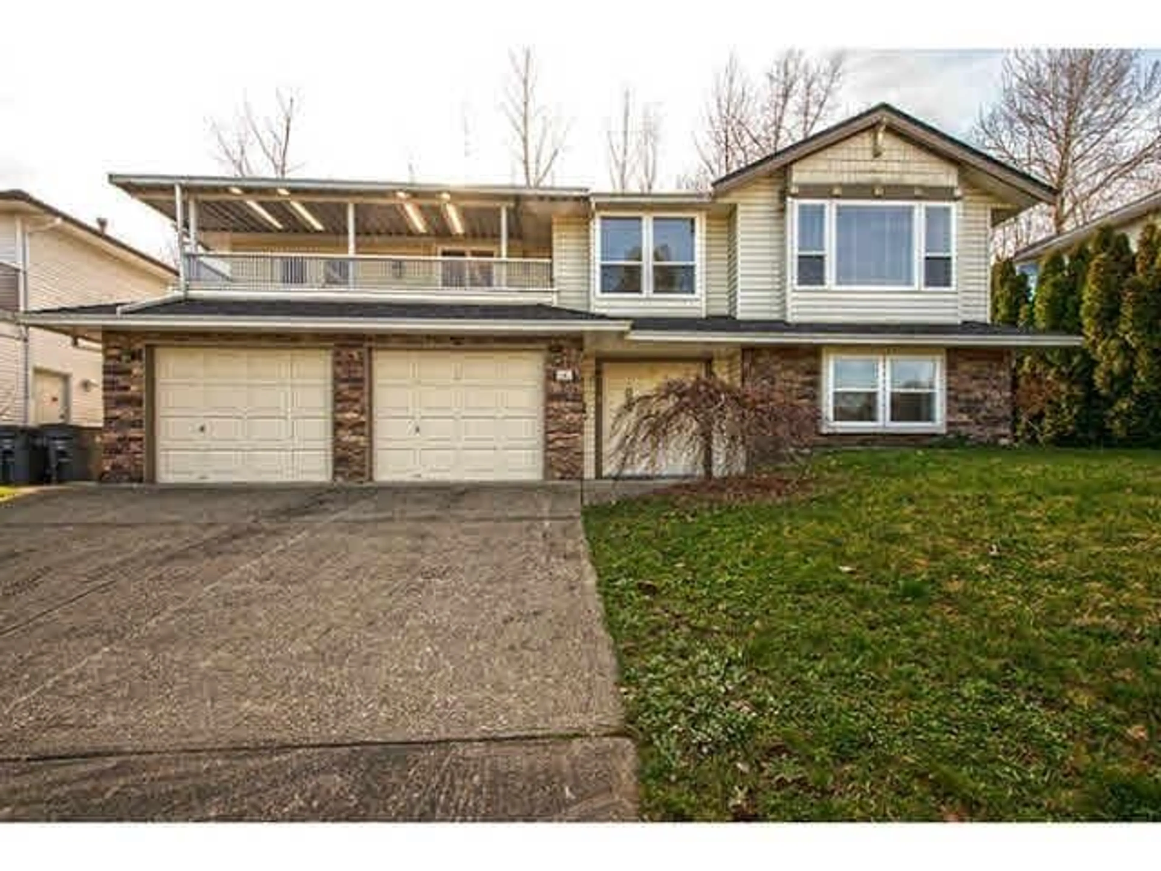 Home with vinyl exterior material, street for 11411 WELLINGTON CRESCENT, Surrey British Columbia V3R9H1