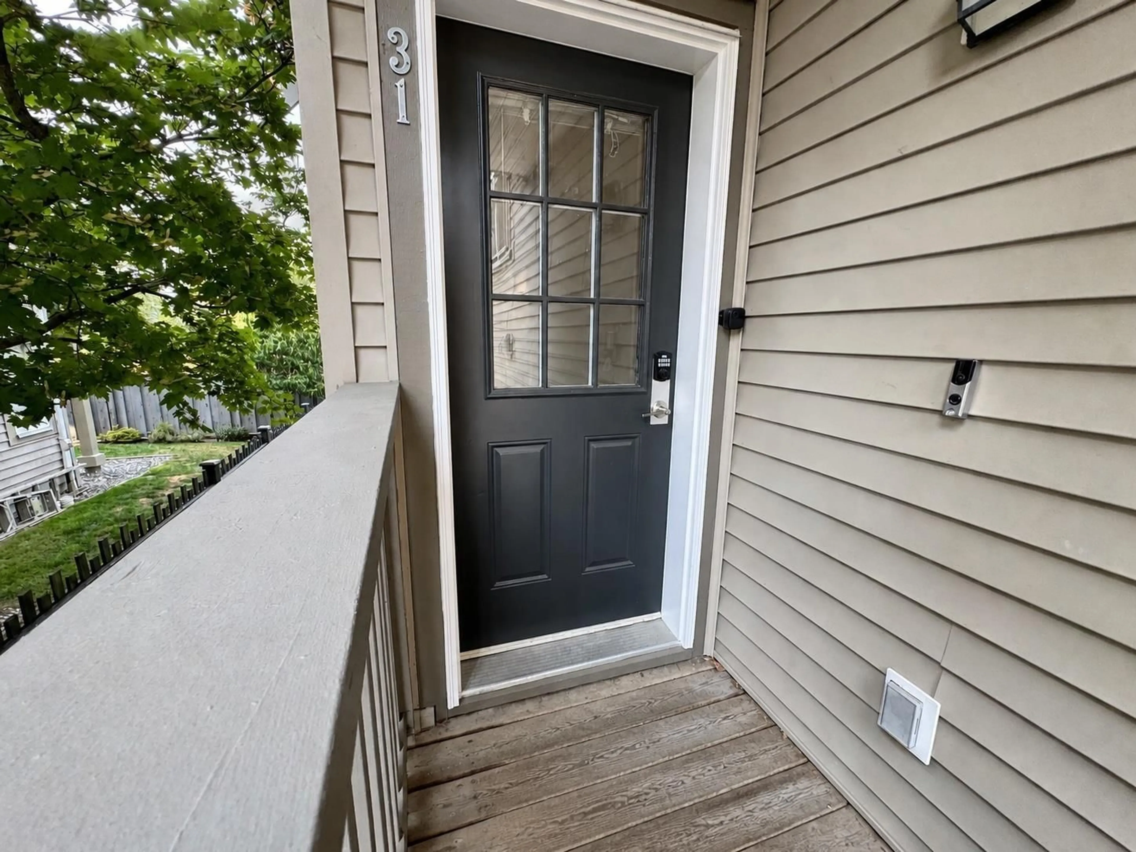 Indoor entryway for 31 - 8089 209 STREET, Langley British Columbia V2Y0B1