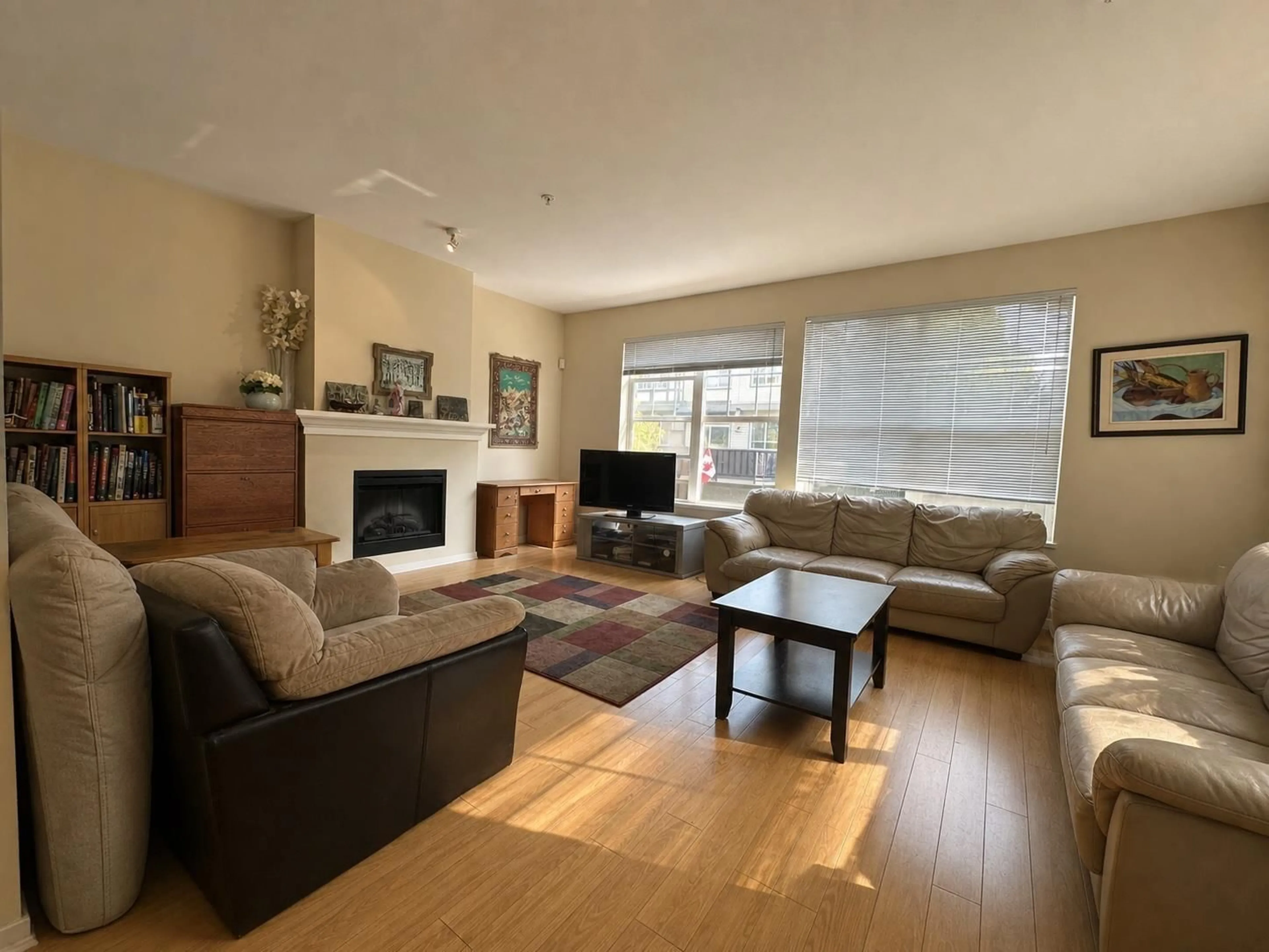 Living room with furniture, wood/laminate floor for 31 - 8089 209 STREET, Langley British Columbia V2Y0B1