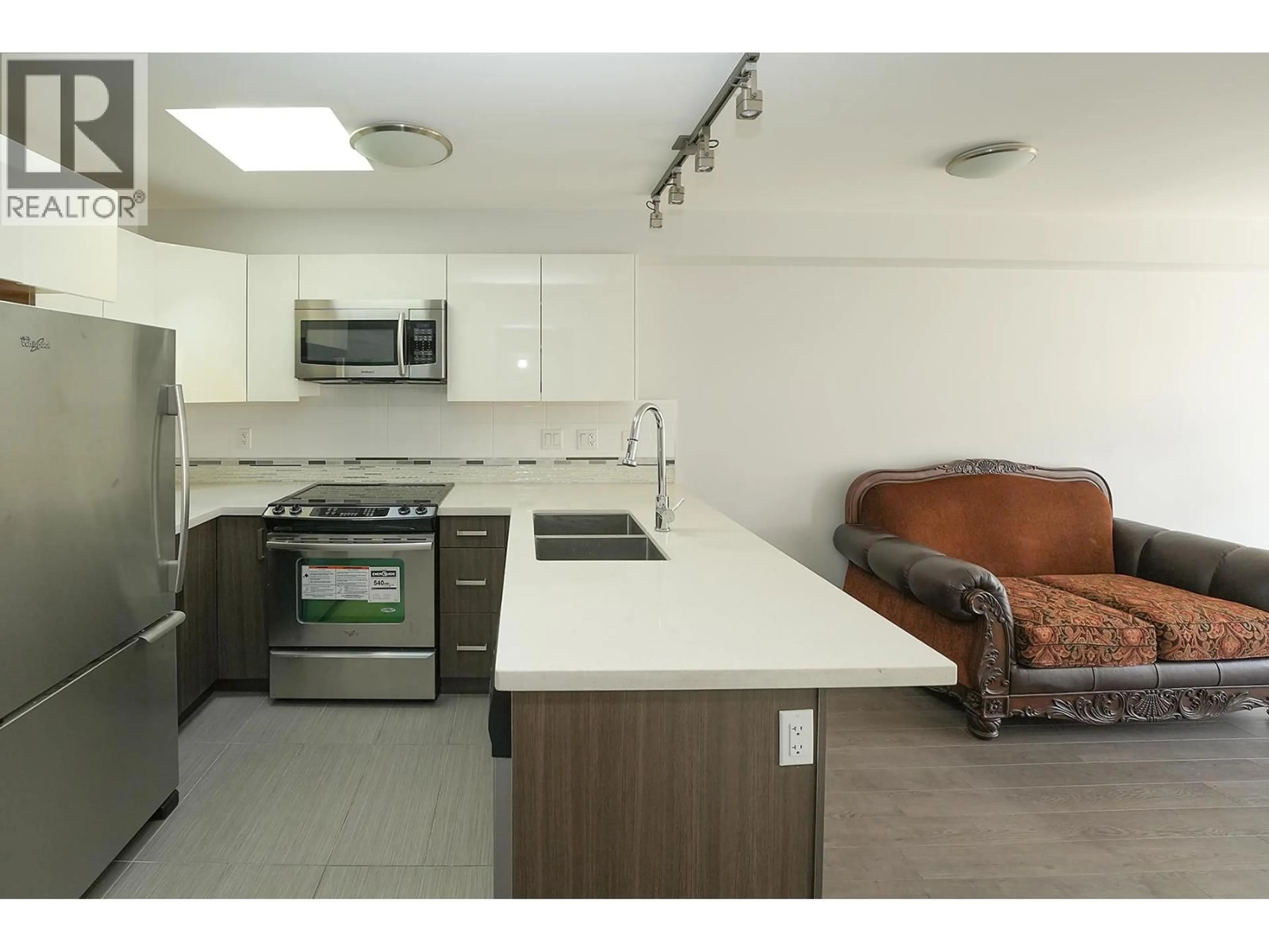 Standard kitchen, unknown for 403 - 2408 BROADWAY, Vancouver British Columbia V5M4T9
