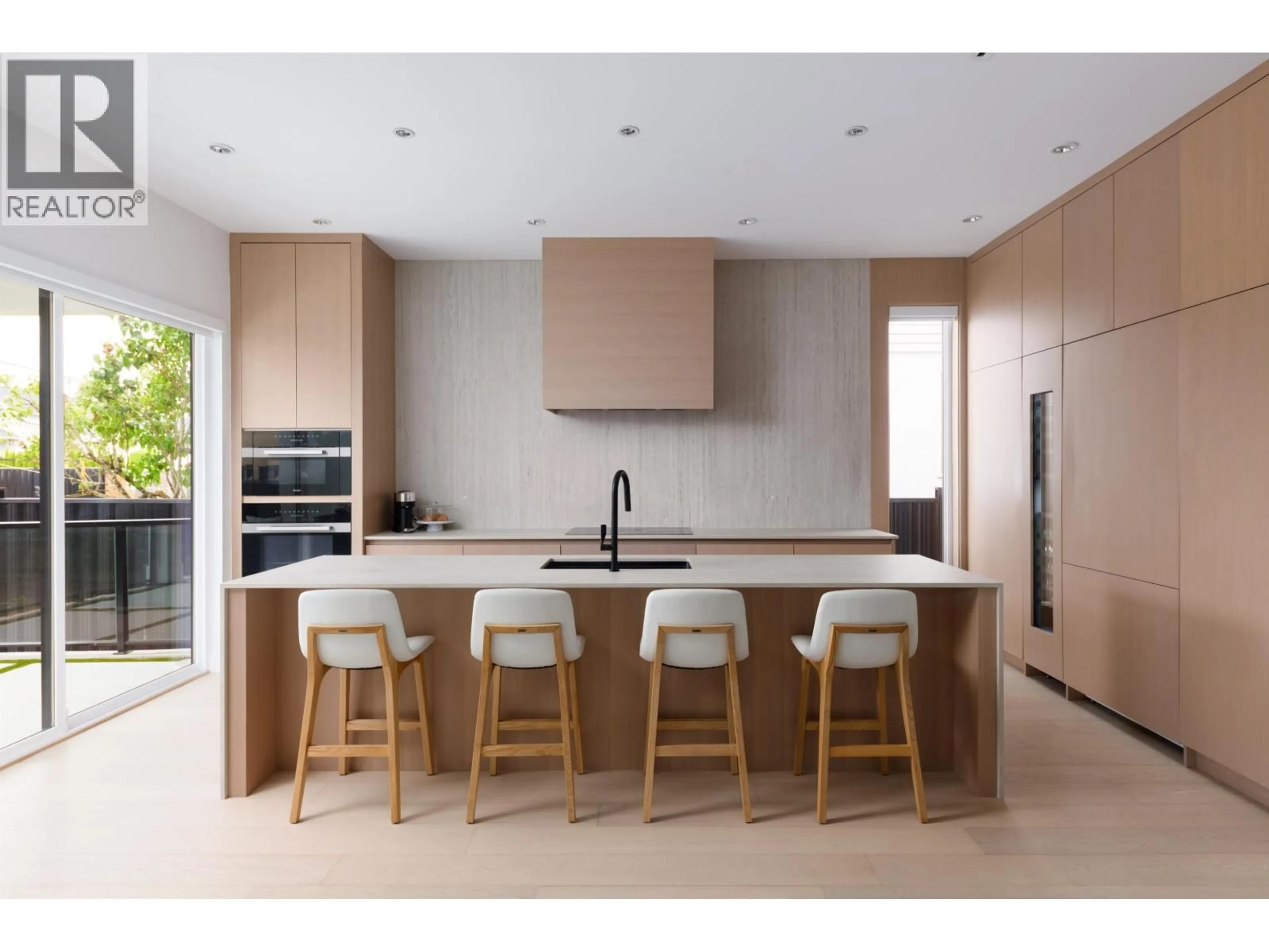 Contemporary kitchen, unknown for 928 CHILLIWACK STREET, New Westminster British Columbia V3L4V5