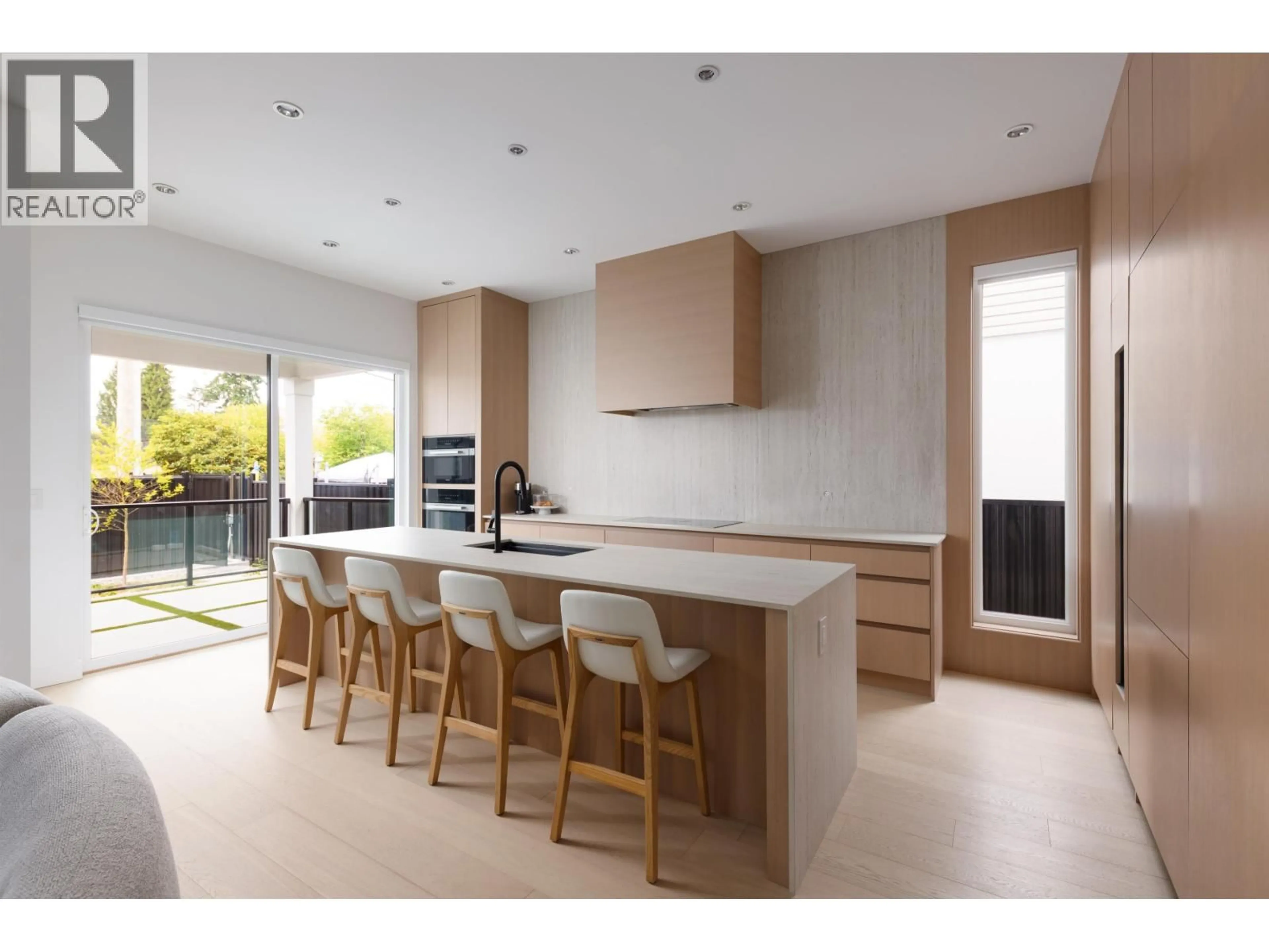 Contemporary kitchen, unknown for 928 CHILLIWACK STREET, New Westminster British Columbia V3L4V5