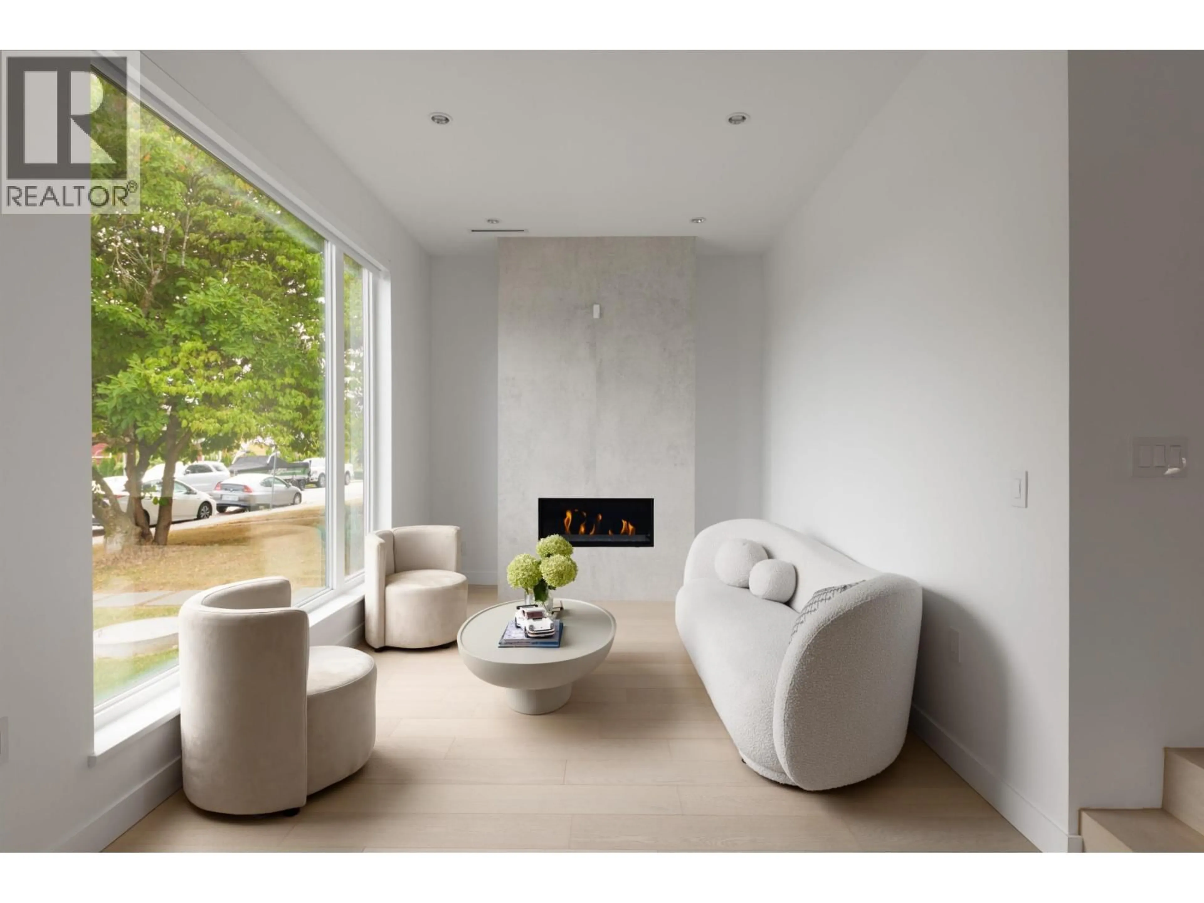 Living room with furniture, unknown for 928 CHILLIWACK STREET, New Westminster British Columbia V3L4V5