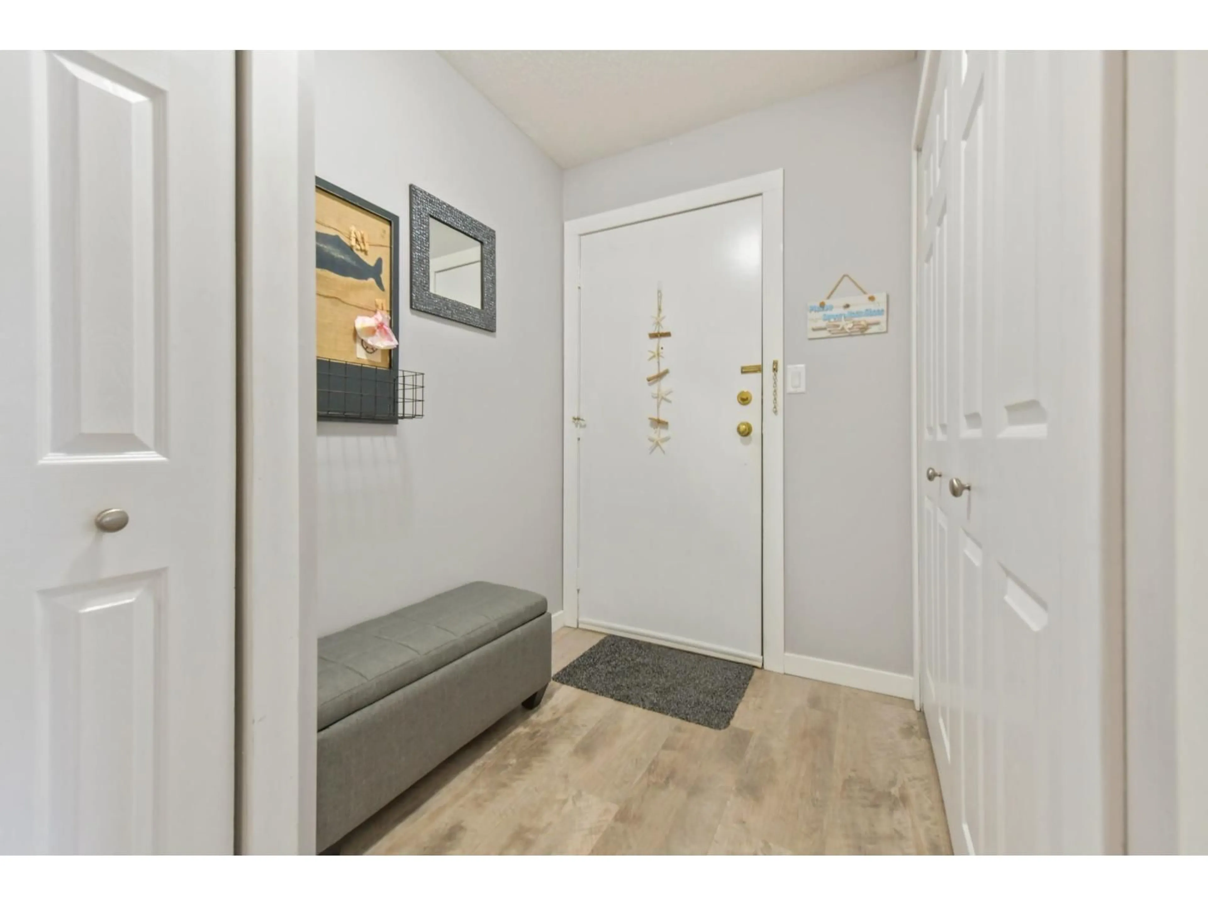 Indoor entryway for 206 - 15010 ROPER AVENUE, White Rock British Columbia V4B5A9