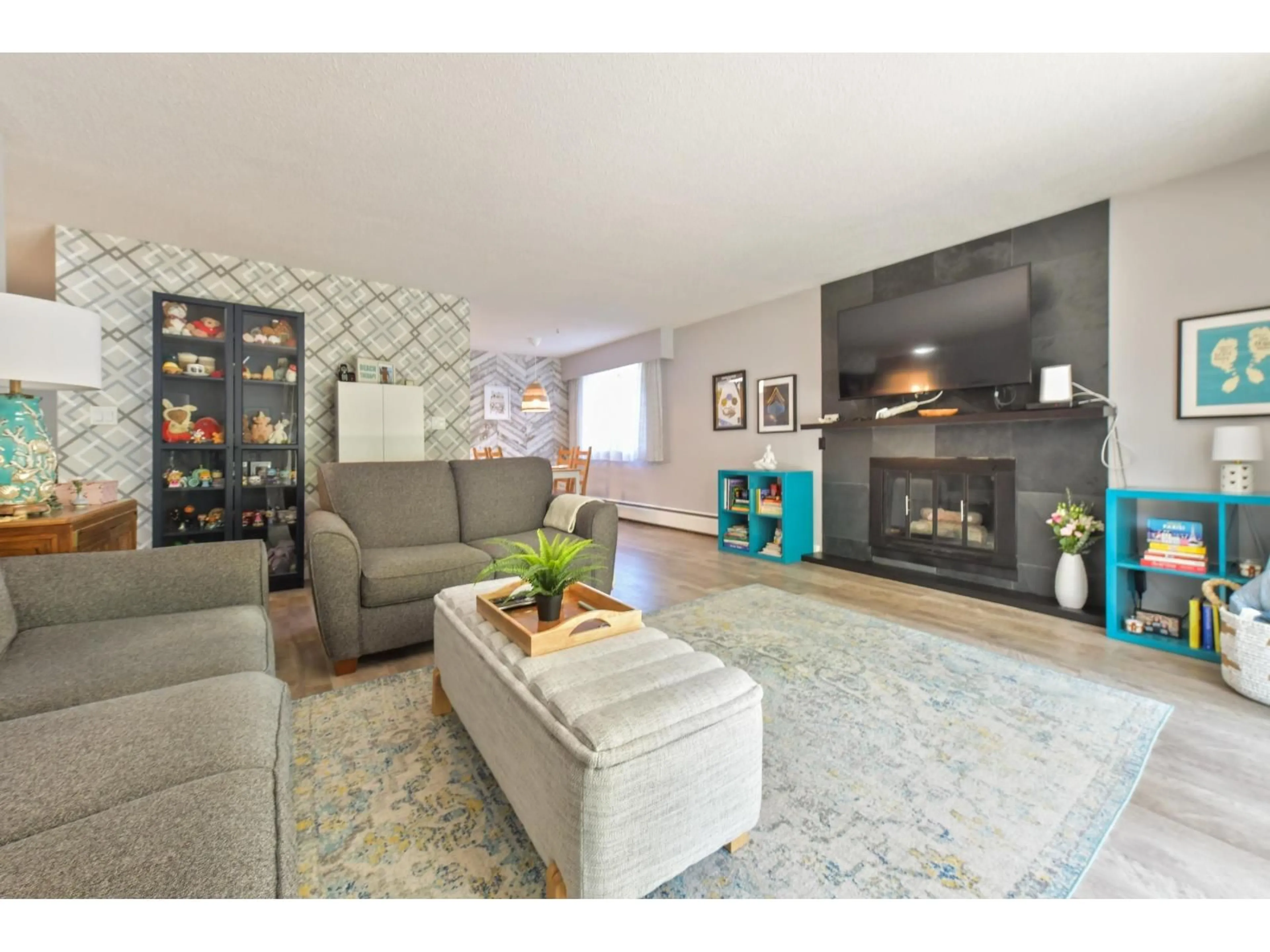 Living room with furniture, unknown for 206 - 15010 ROPER AVENUE, White Rock British Columbia V4B5A9