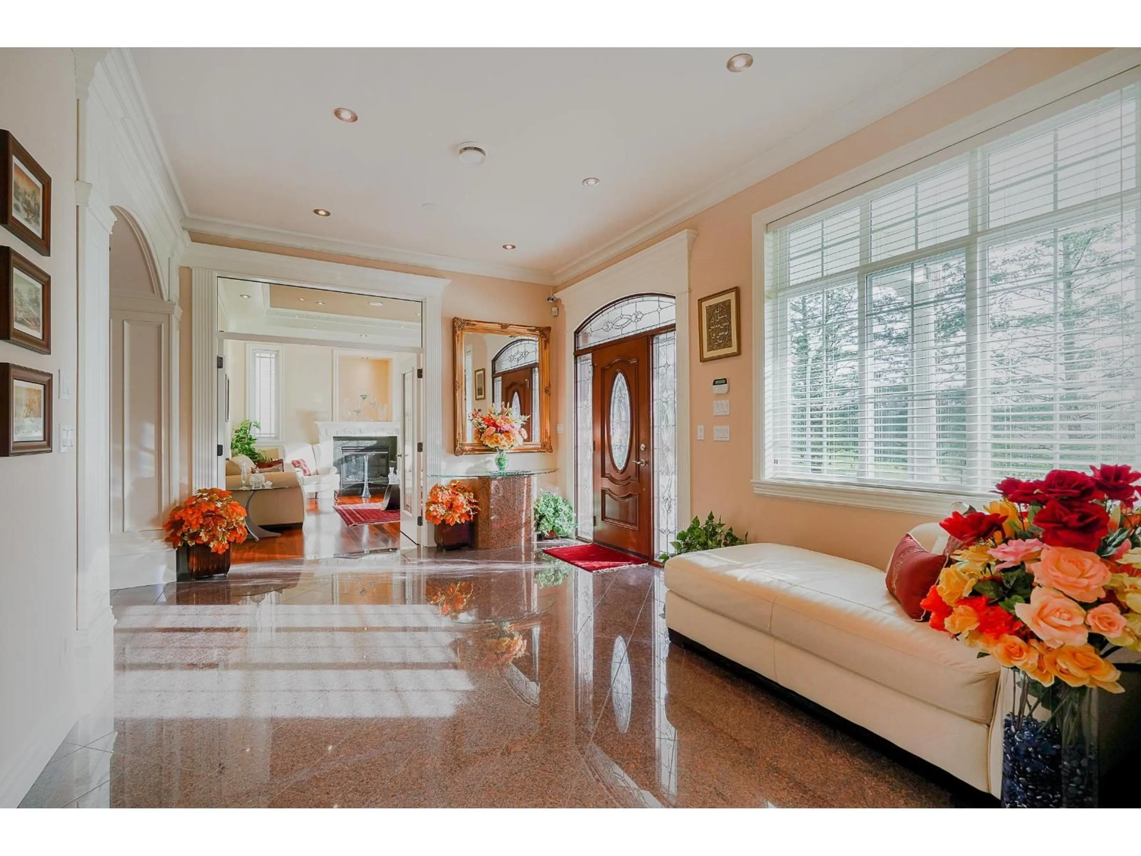 Indoor foyer for 7811 148 AVENUE, Surrey British Columbia V3S3G1