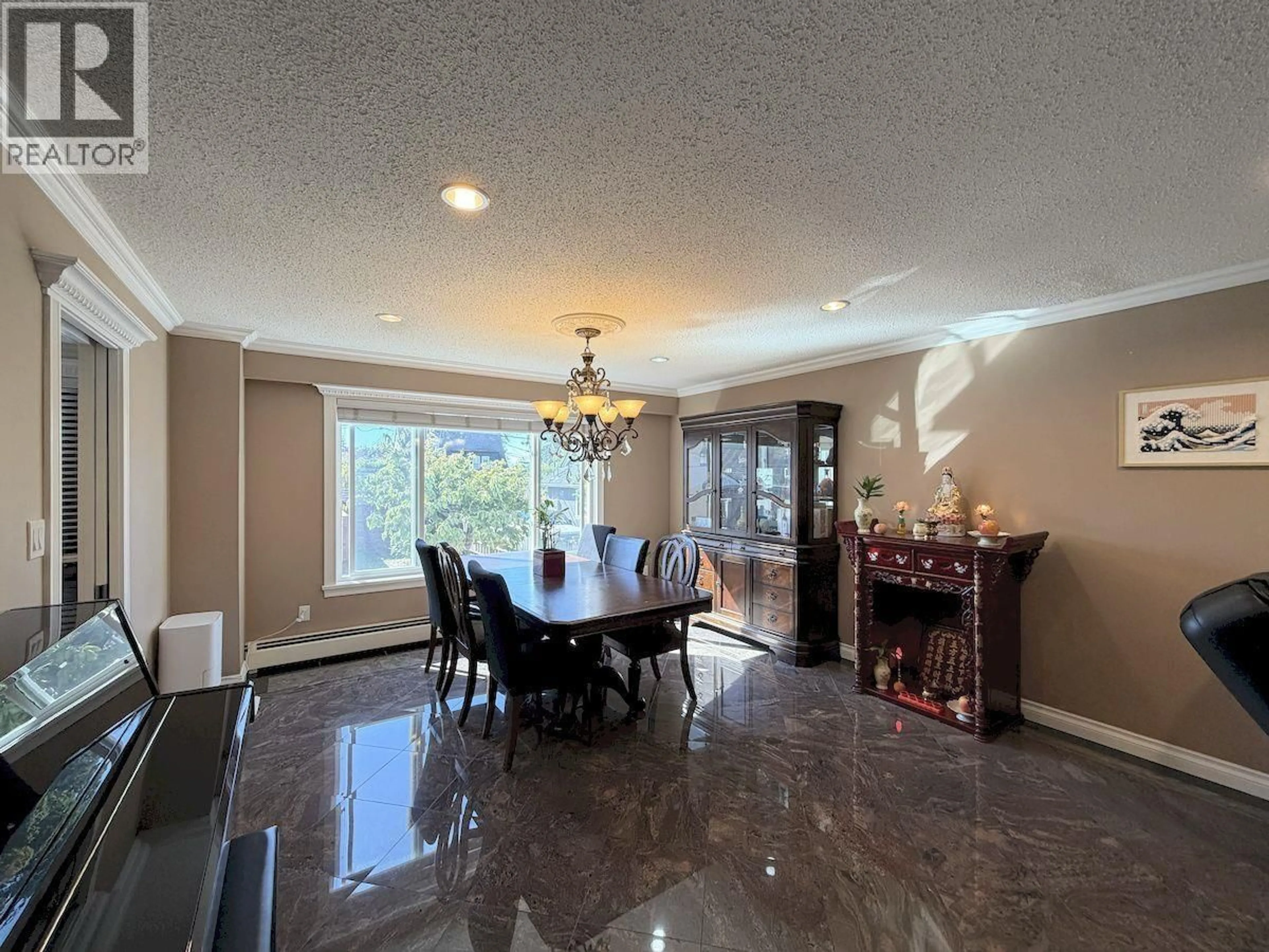 Dining room, ceramic/tile floor for 5885 LINCOLN STREET, Vancouver British Columbia V5R4P8
