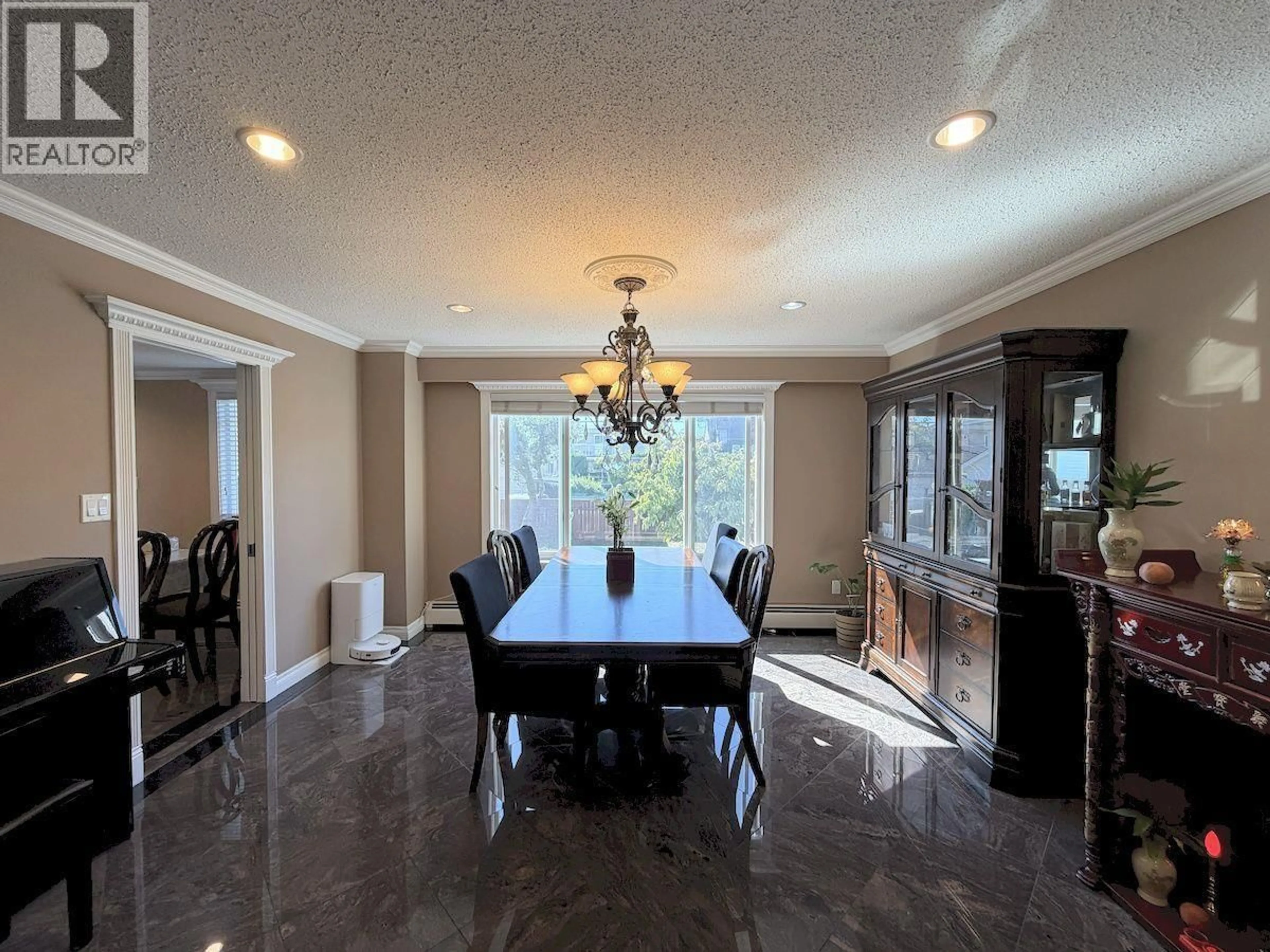 Dining room, ceramic/tile floor for 5885 LINCOLN STREET, Vancouver British Columbia V5R4P8