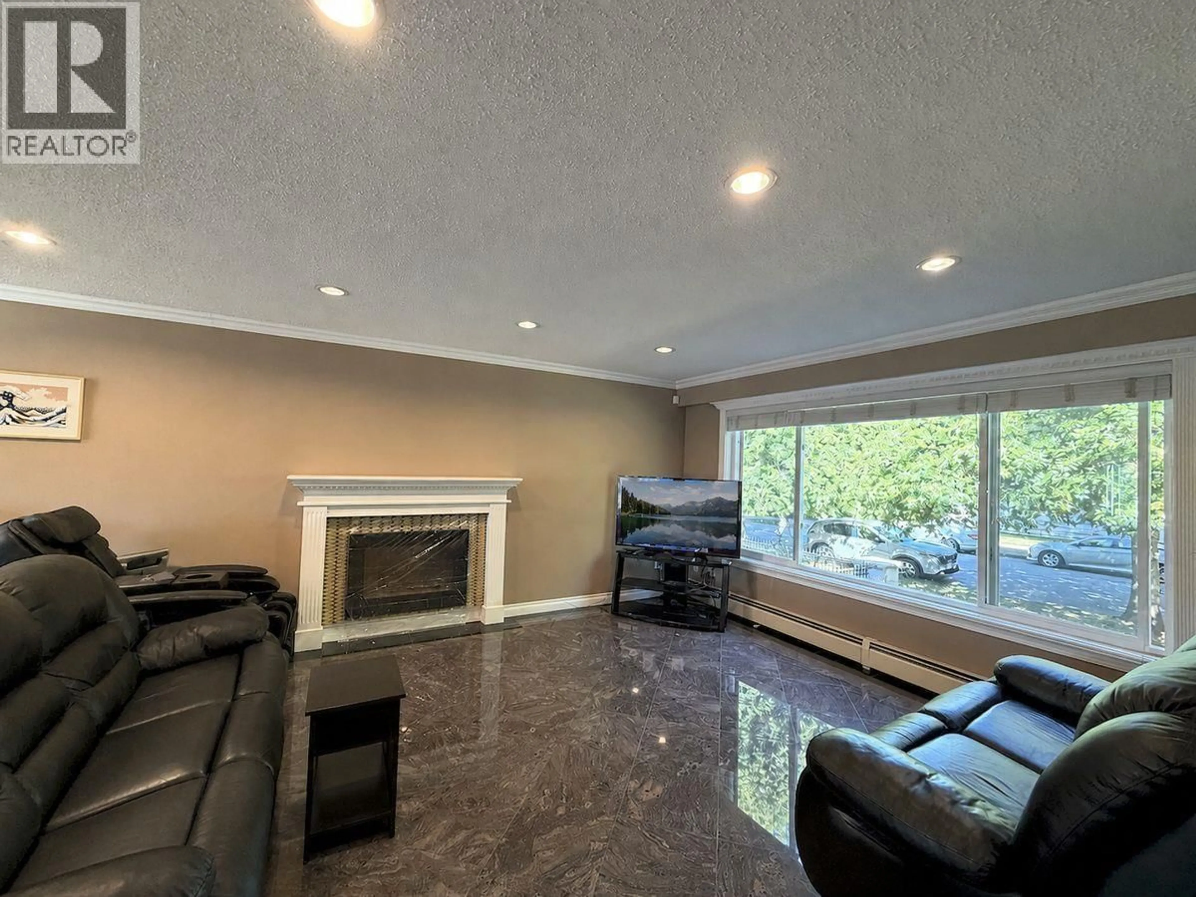 Living room with furniture, unknown for 5885 LINCOLN STREET, Vancouver British Columbia V5R4P8