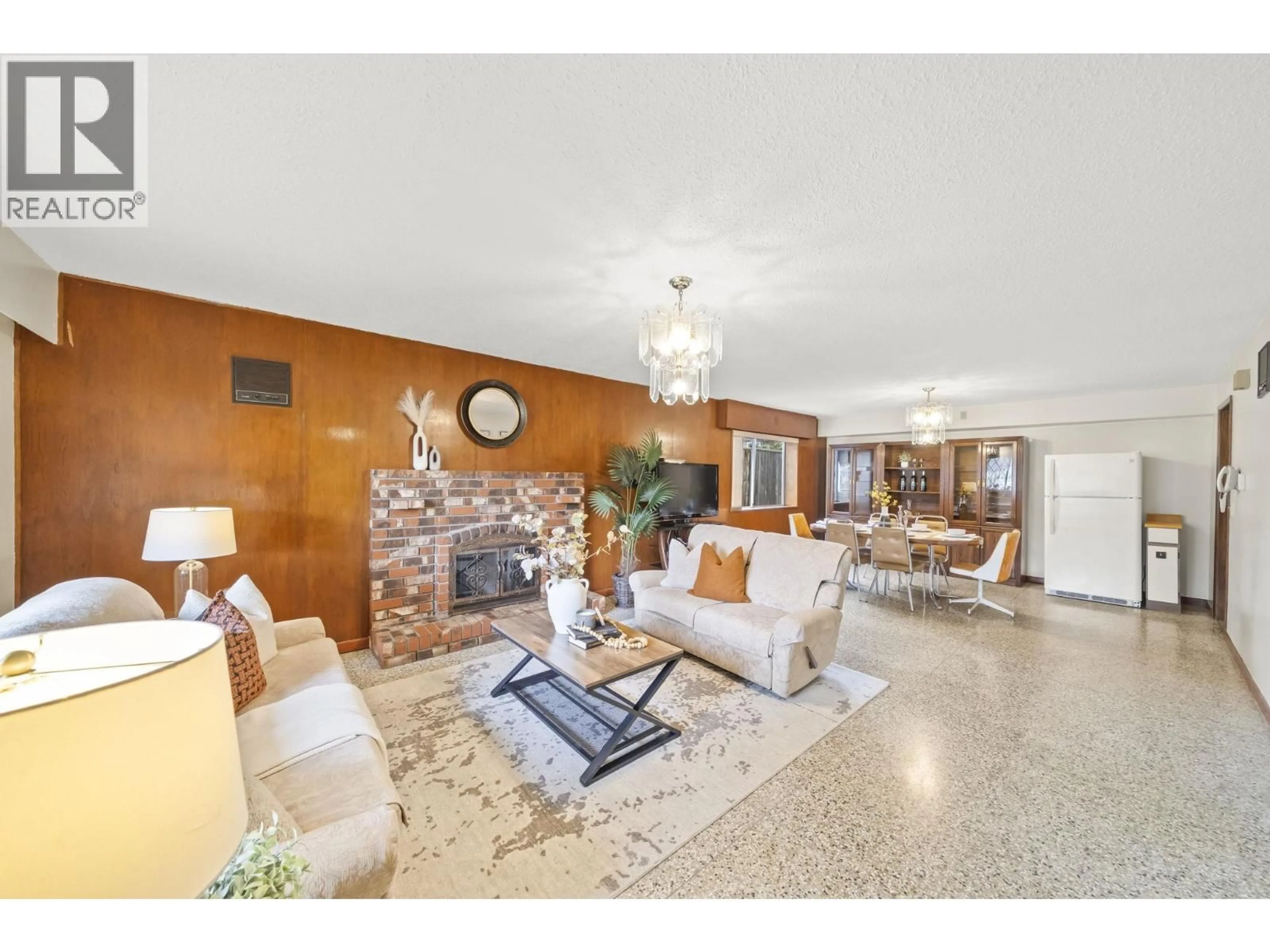 Living room with furniture, ceramic/tile floor for 4264 PARKER STREET, Burnaby British Columbia V5C3C3