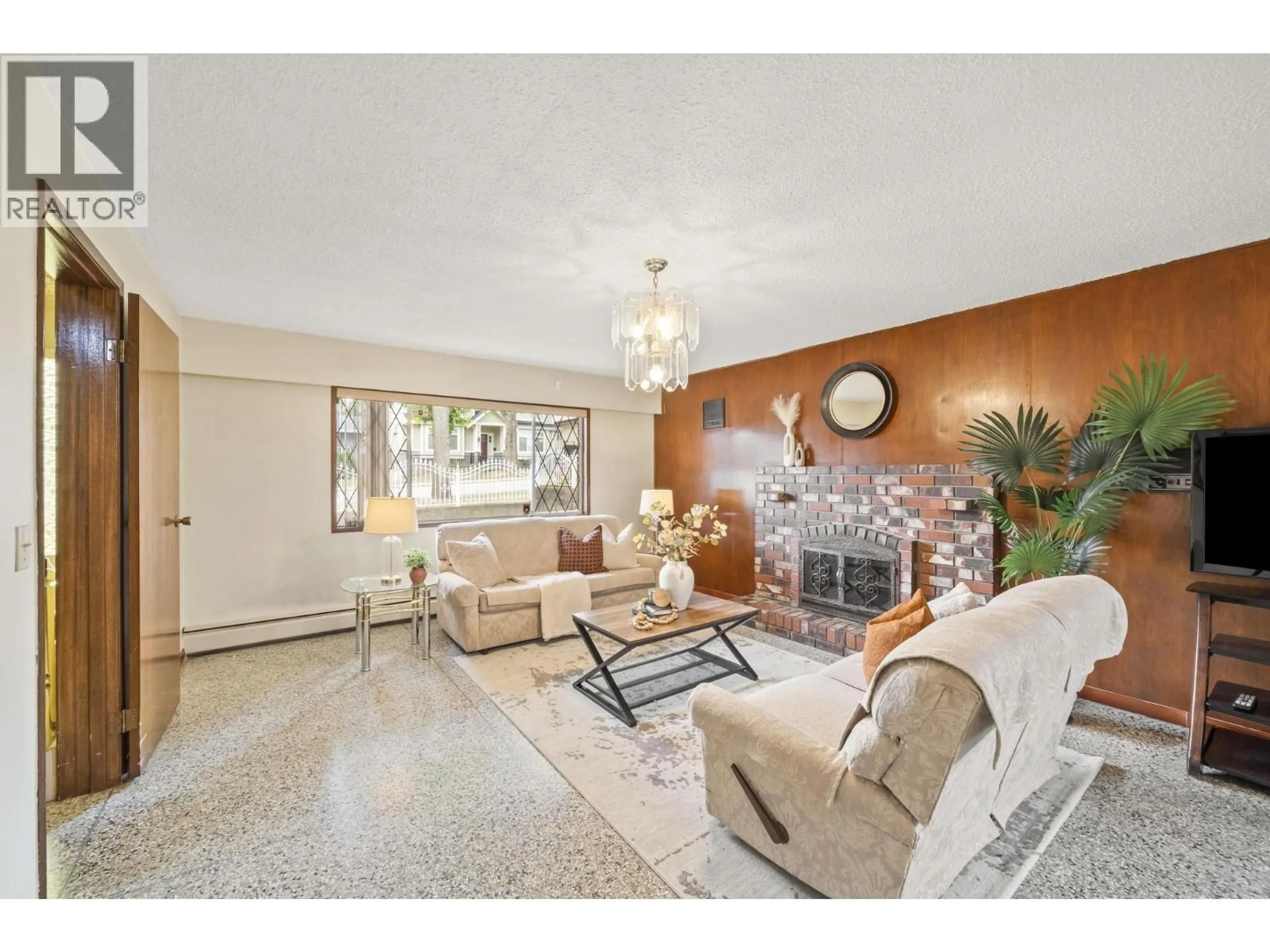 Living room with furniture, unknown for 4264 PARKER STREET, Burnaby British Columbia V5C3C3
