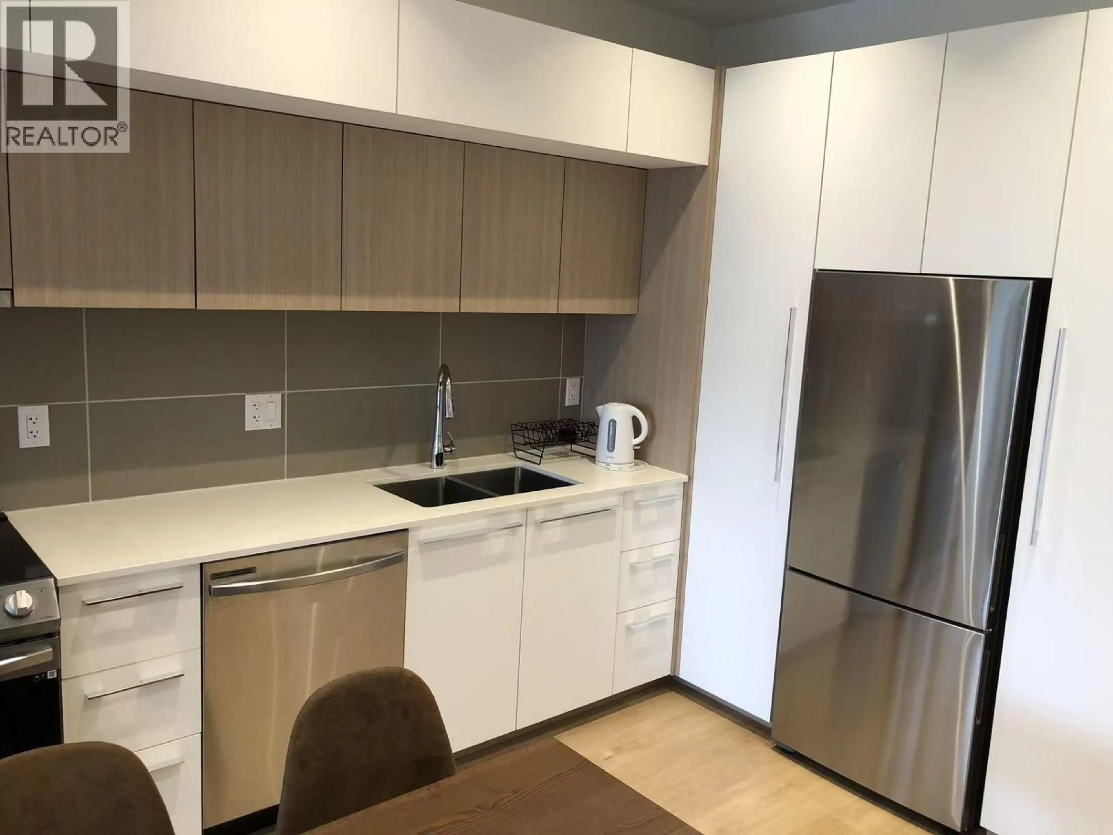 Standard kitchen, unknown for 601 - 9888 UNIVERSITY CRESCENT, Burnaby British Columbia V5A0G4