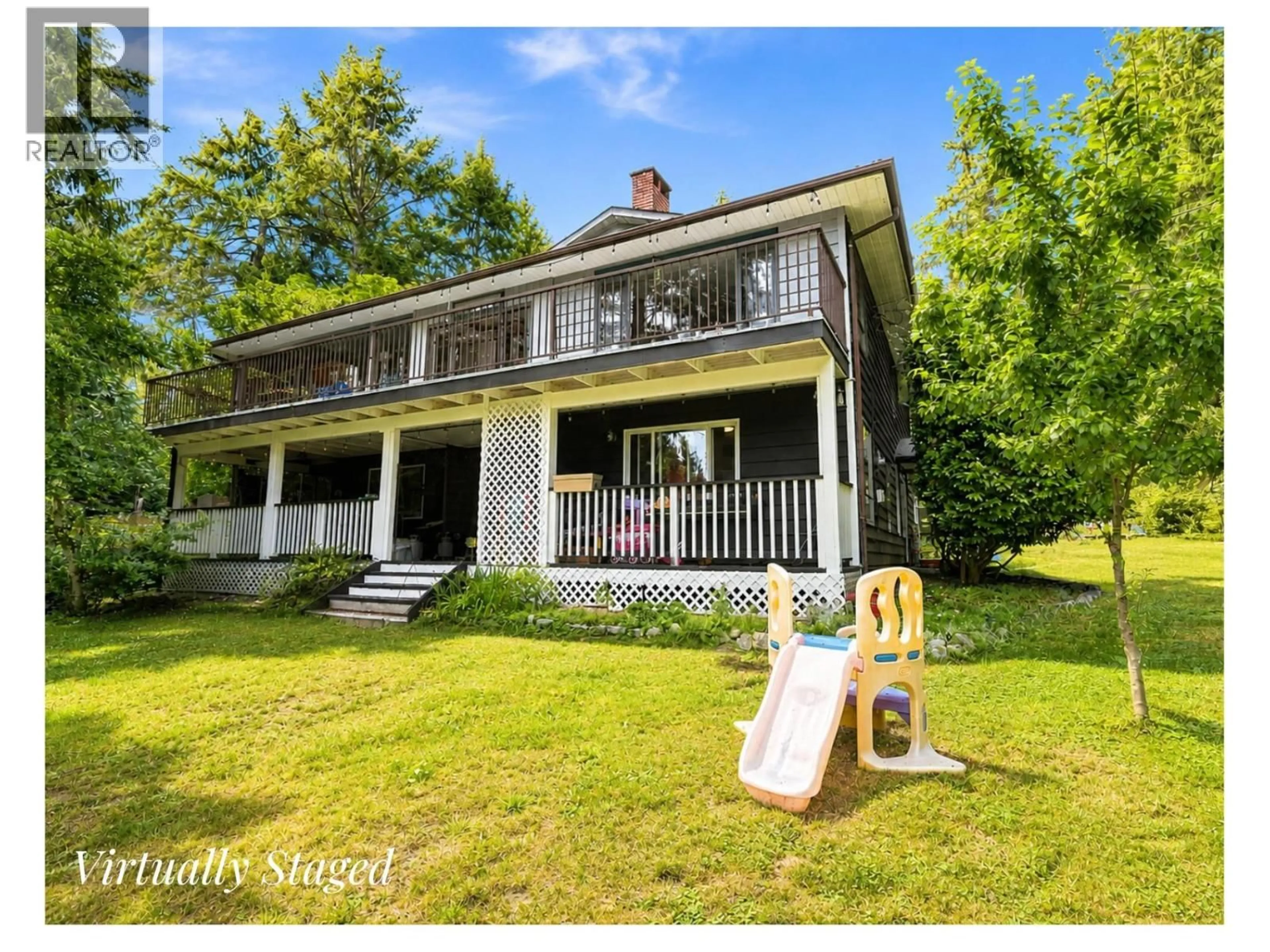 A pic from outside/outdoor area/front of a property/back of a property/a pic from drone, unknown for 1523 GRANDVIEW ROAD, Gibsons British Columbia V0N1V5