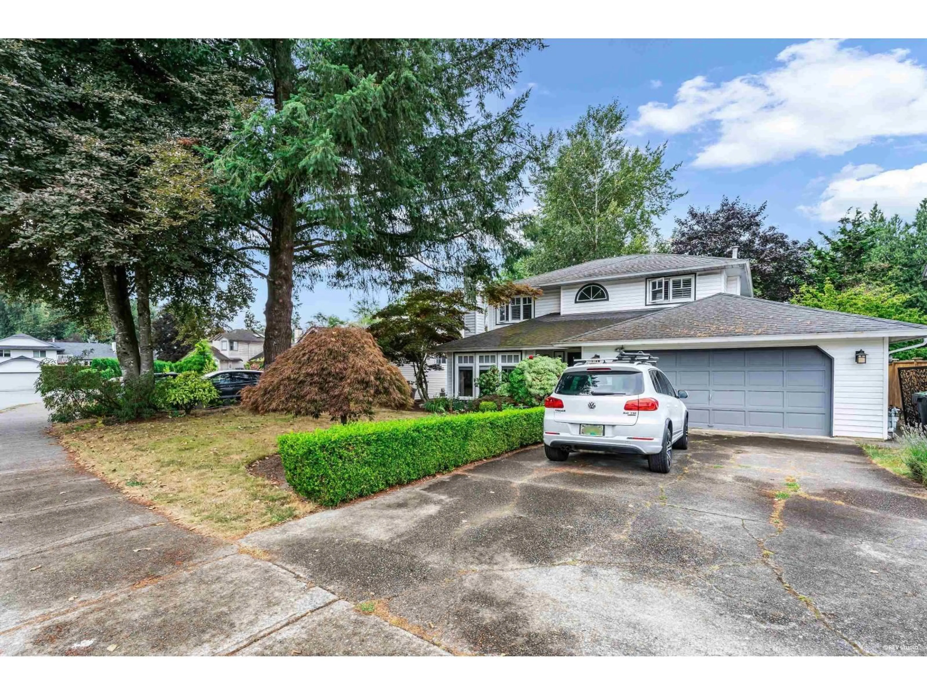 A pic from outside/outdoor area/front of a property/back of a property/a pic from drone, street for 9457 215A STREET, Langley British Columbia V1M2A5