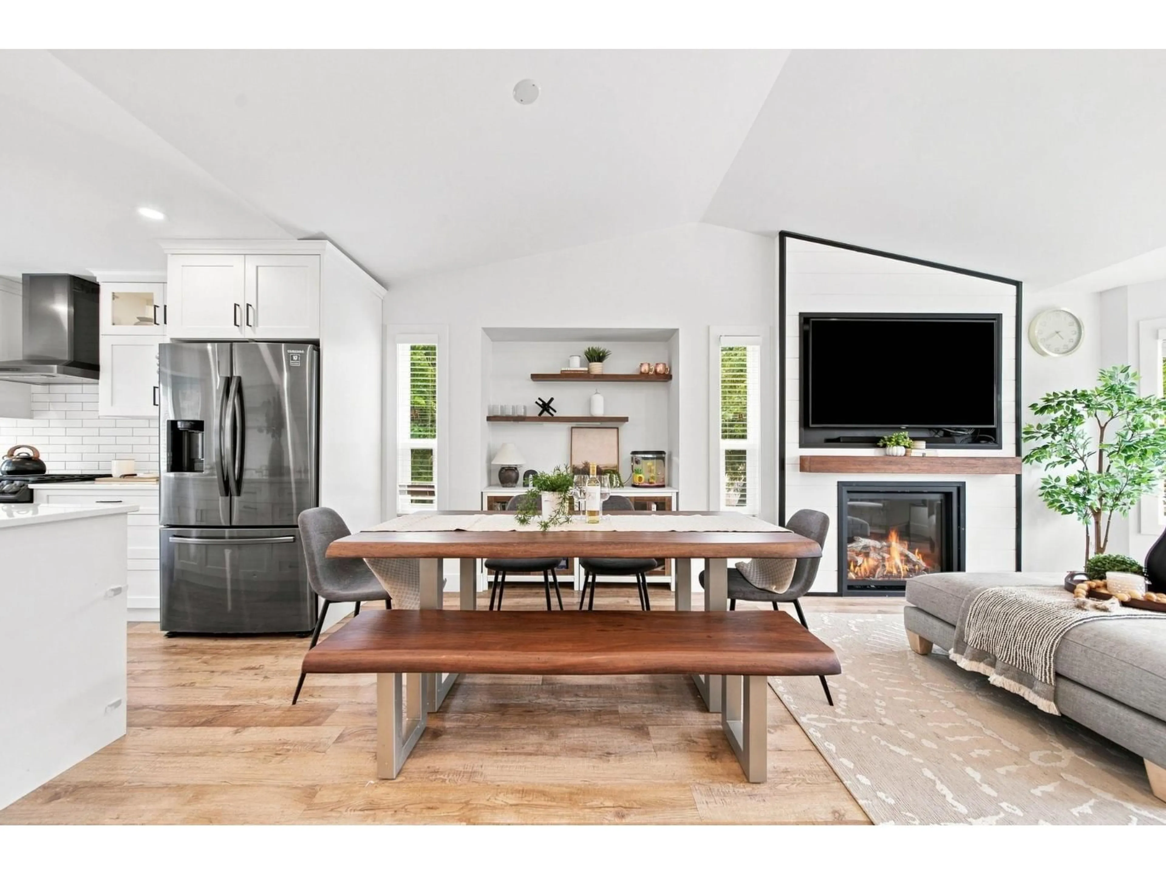 Open concept kitchen, wood/laminate floor for 9466 209A STREET, Langley British Columbia V1M2A9