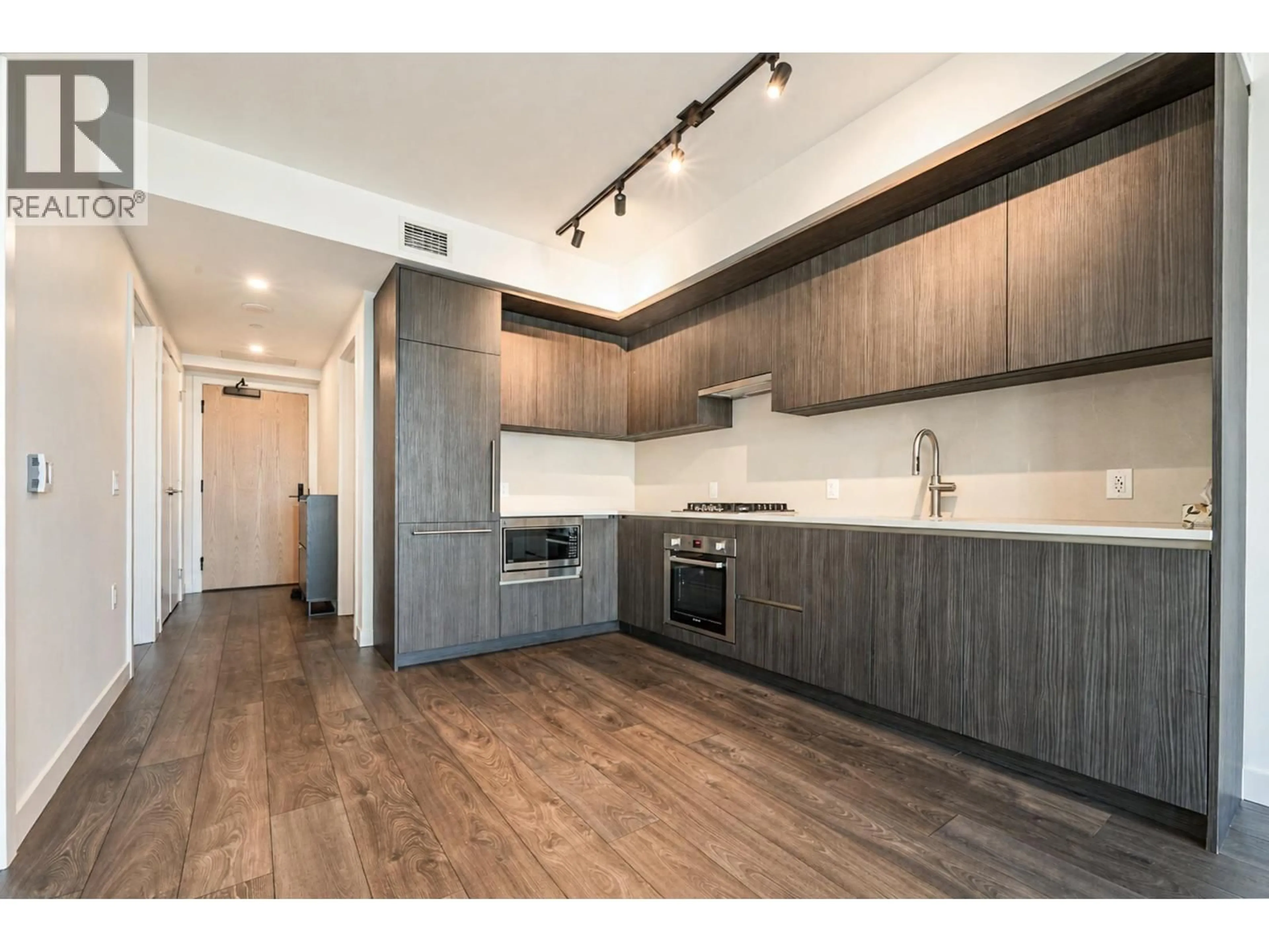 Open concept kitchen, wood/laminate floor for 1006 - 5987 WILSON AVENUE, Burnaby British Columbia V5H0L7