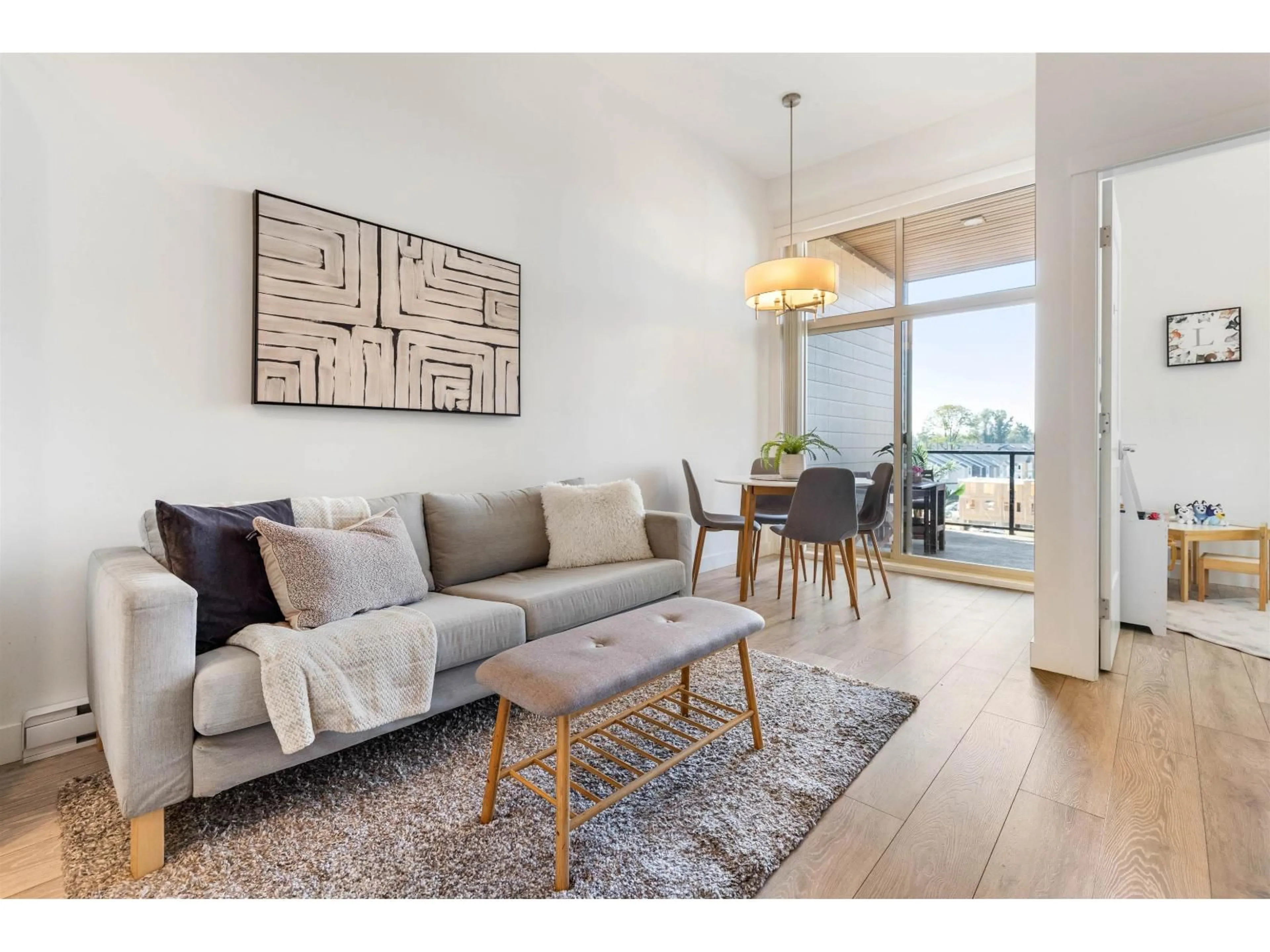 Living room with furniture, wood/laminate floor for 621 - 20673 78 AVENUE, Langley British Columbia V2Y3K1
