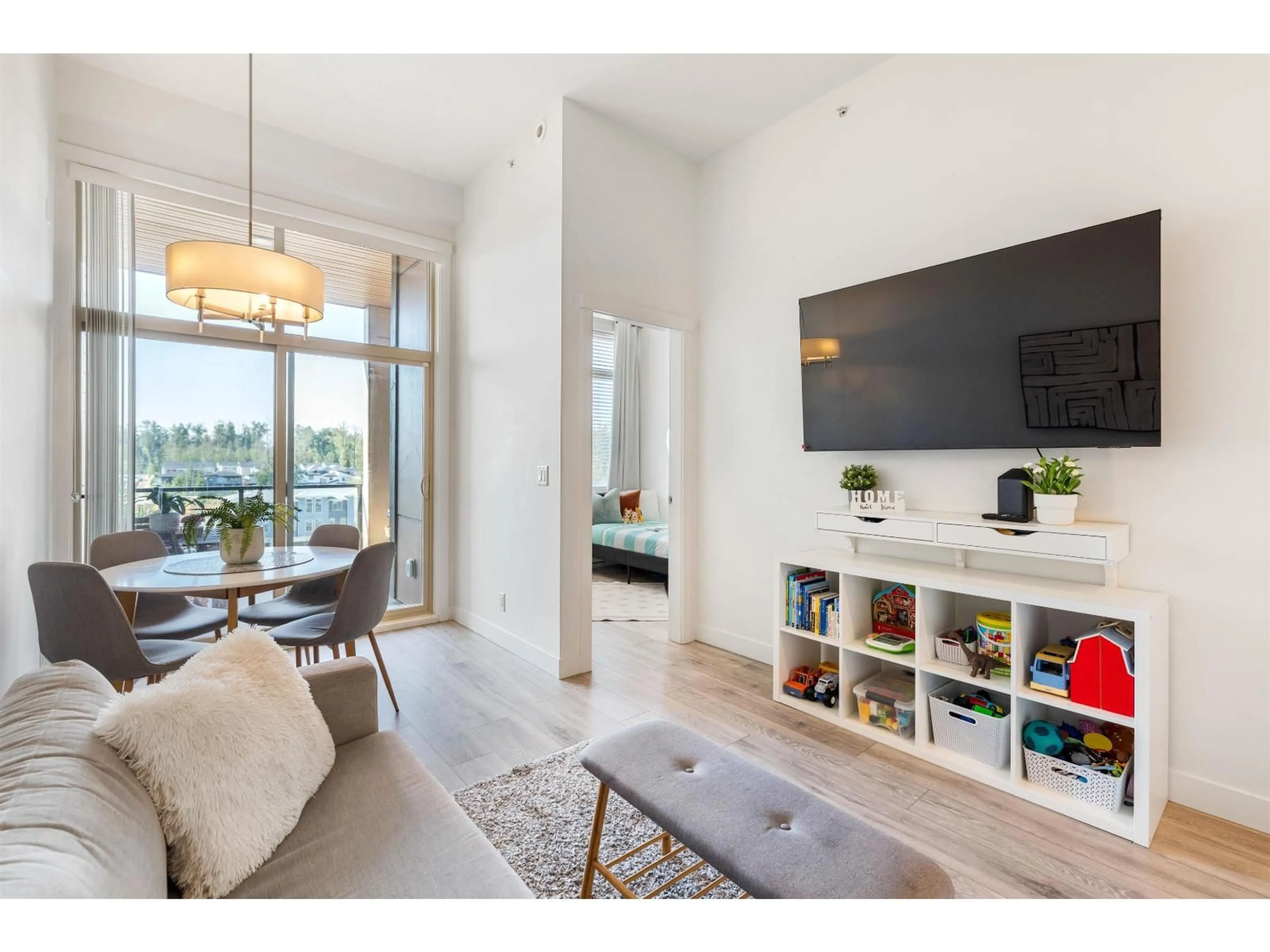 Living room with furniture, unknown for 621 - 20673 78 AVENUE, Langley British Columbia V2Y3K1