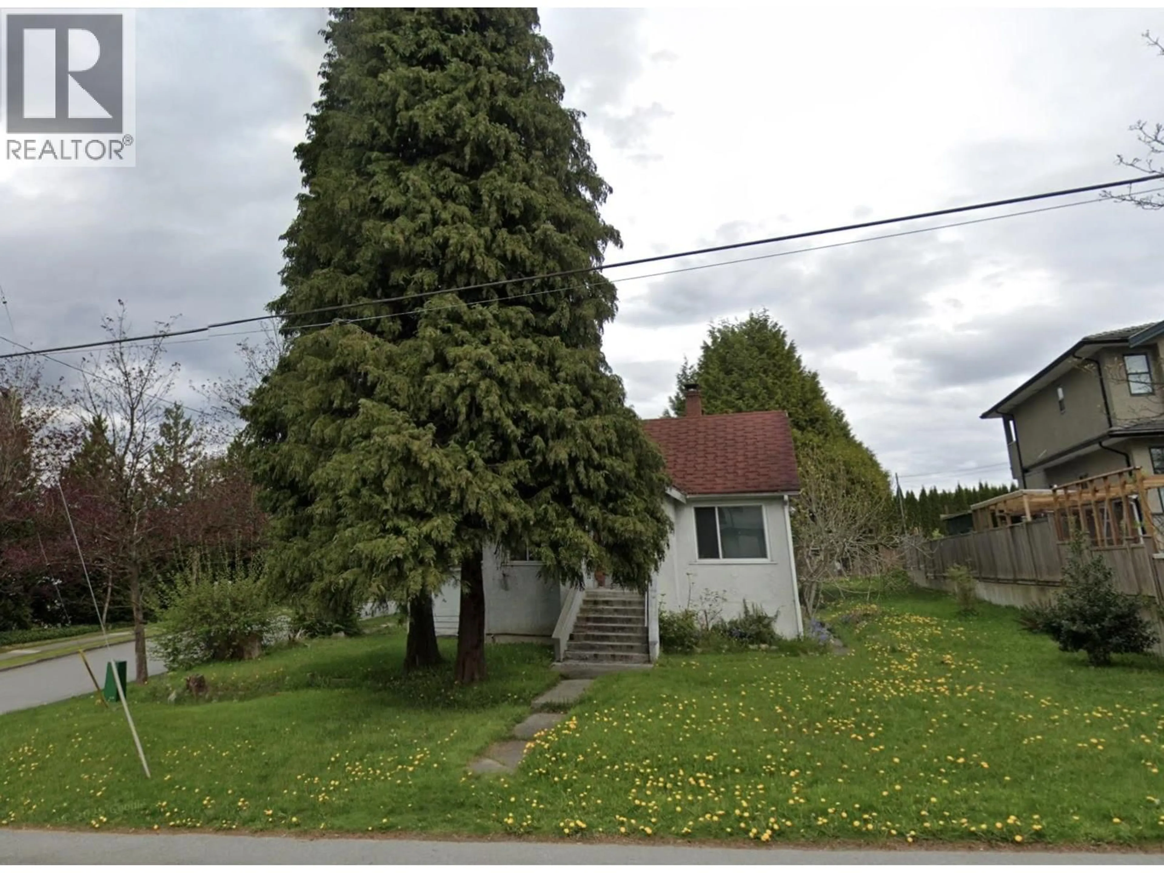 A pic from outside/outdoor area/front of a property/back of a property/a pic from drone, street for 4910 WILLINGDON AVENUE, Burnaby British Columbia V5G3H8