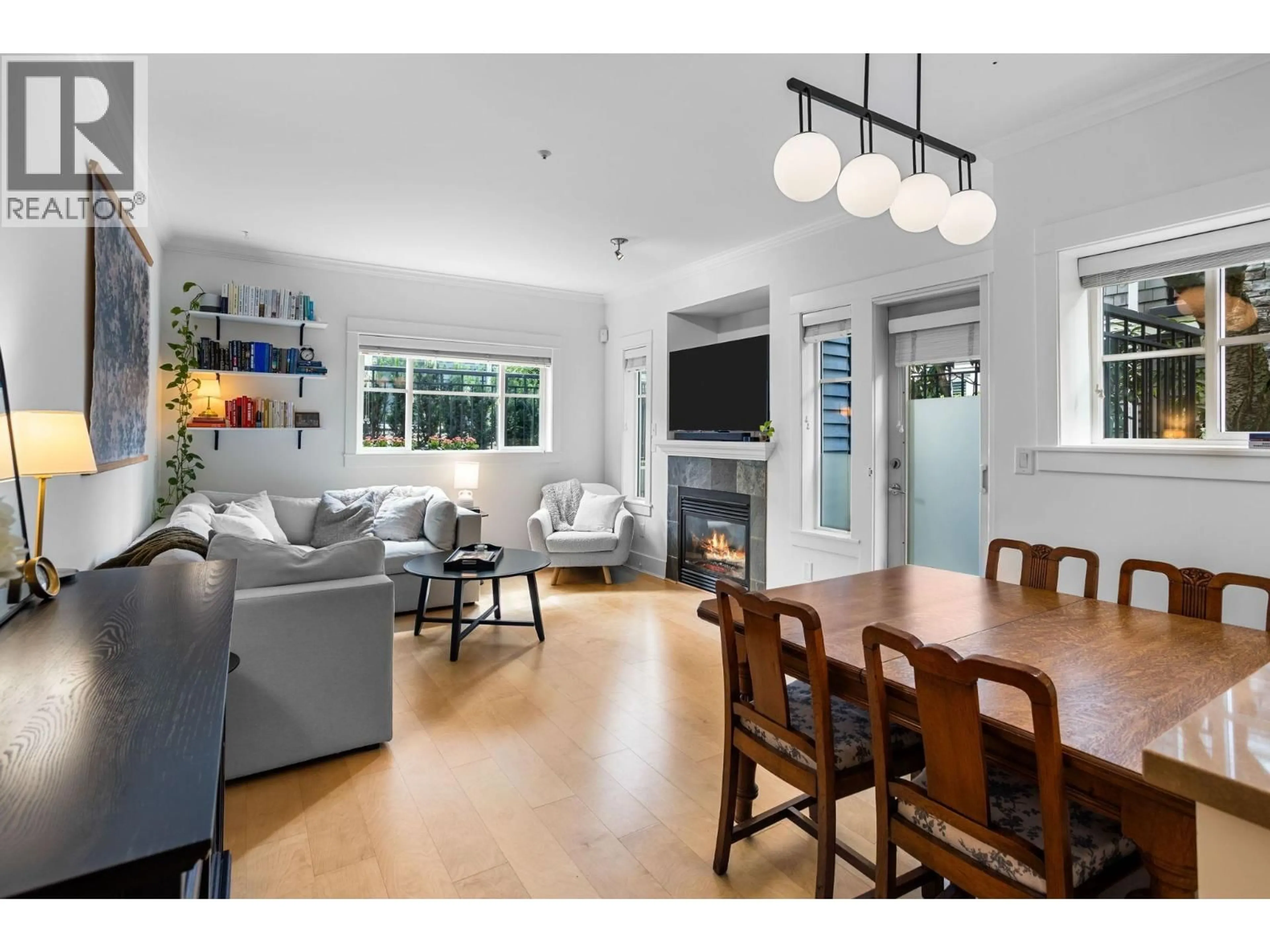 Open concept kitchen, unknown for 158 14TH AVENUE, Vancouver British Columbia V5Y1W9