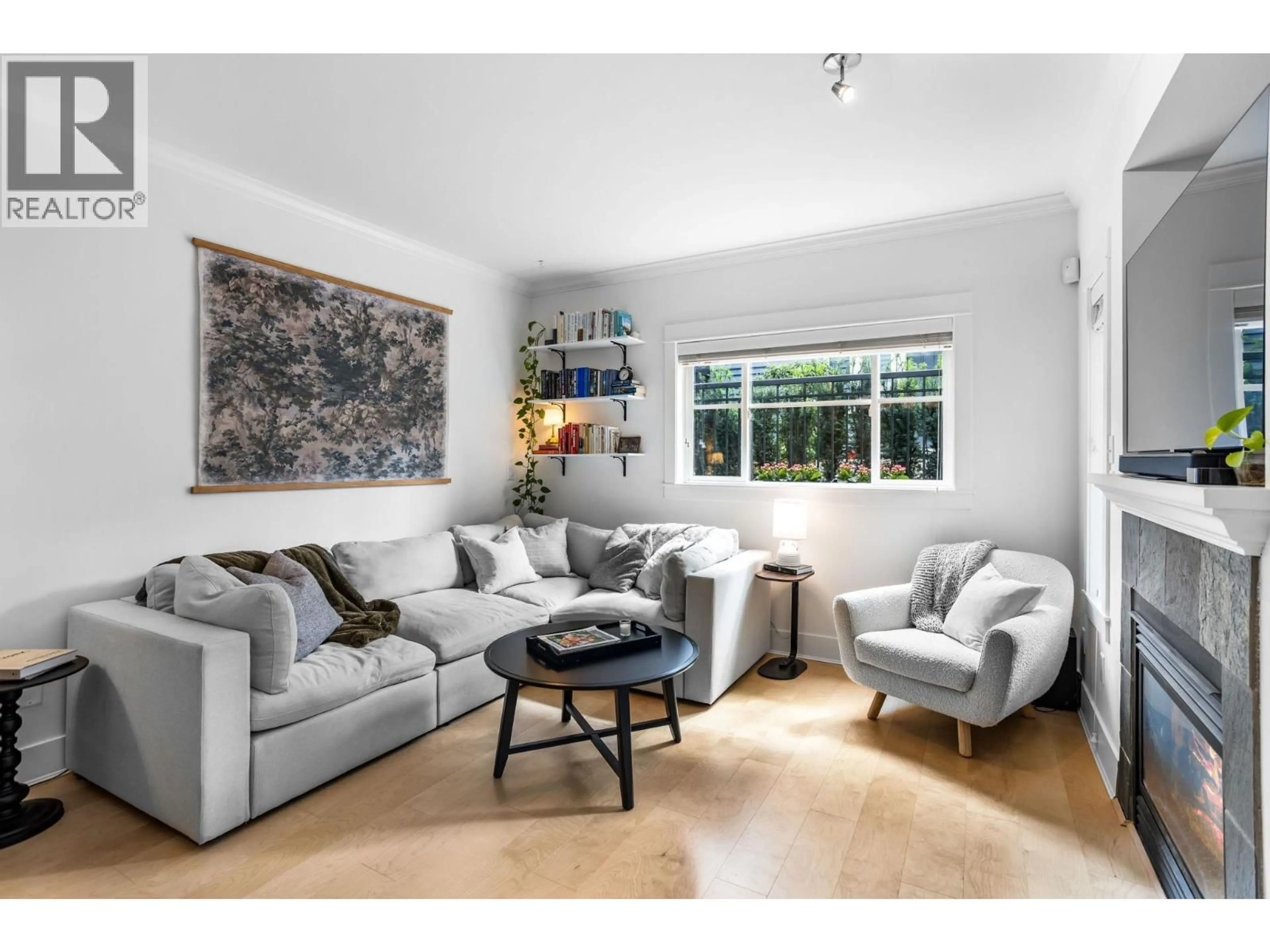 Living room with furniture, unknown for 158 14TH AVENUE, Vancouver British Columbia V5Y1W9