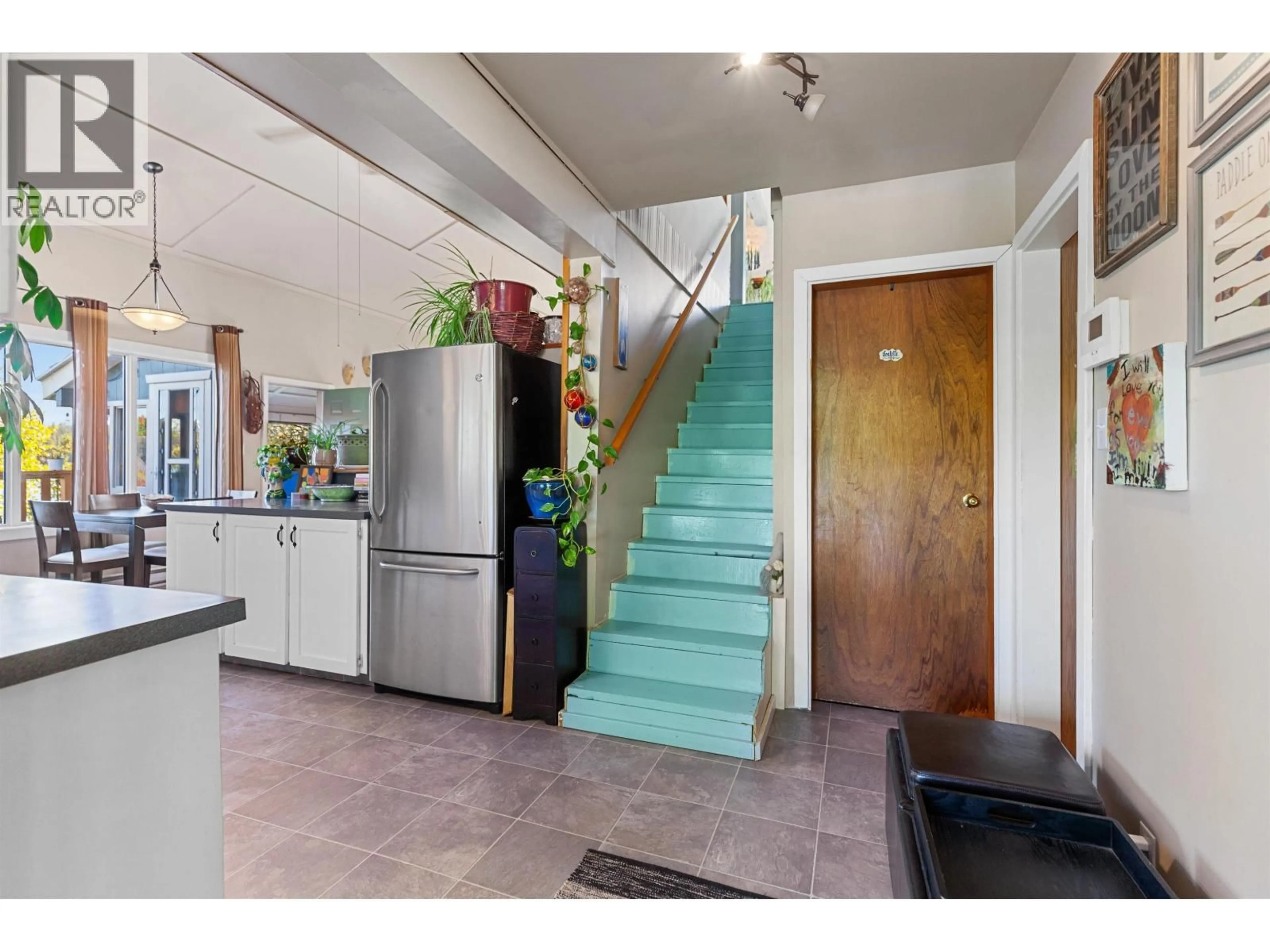 Indoor foyer for 40150 BEDNESTI LAKE ROAD, Prince George British Columbia V2N6P4