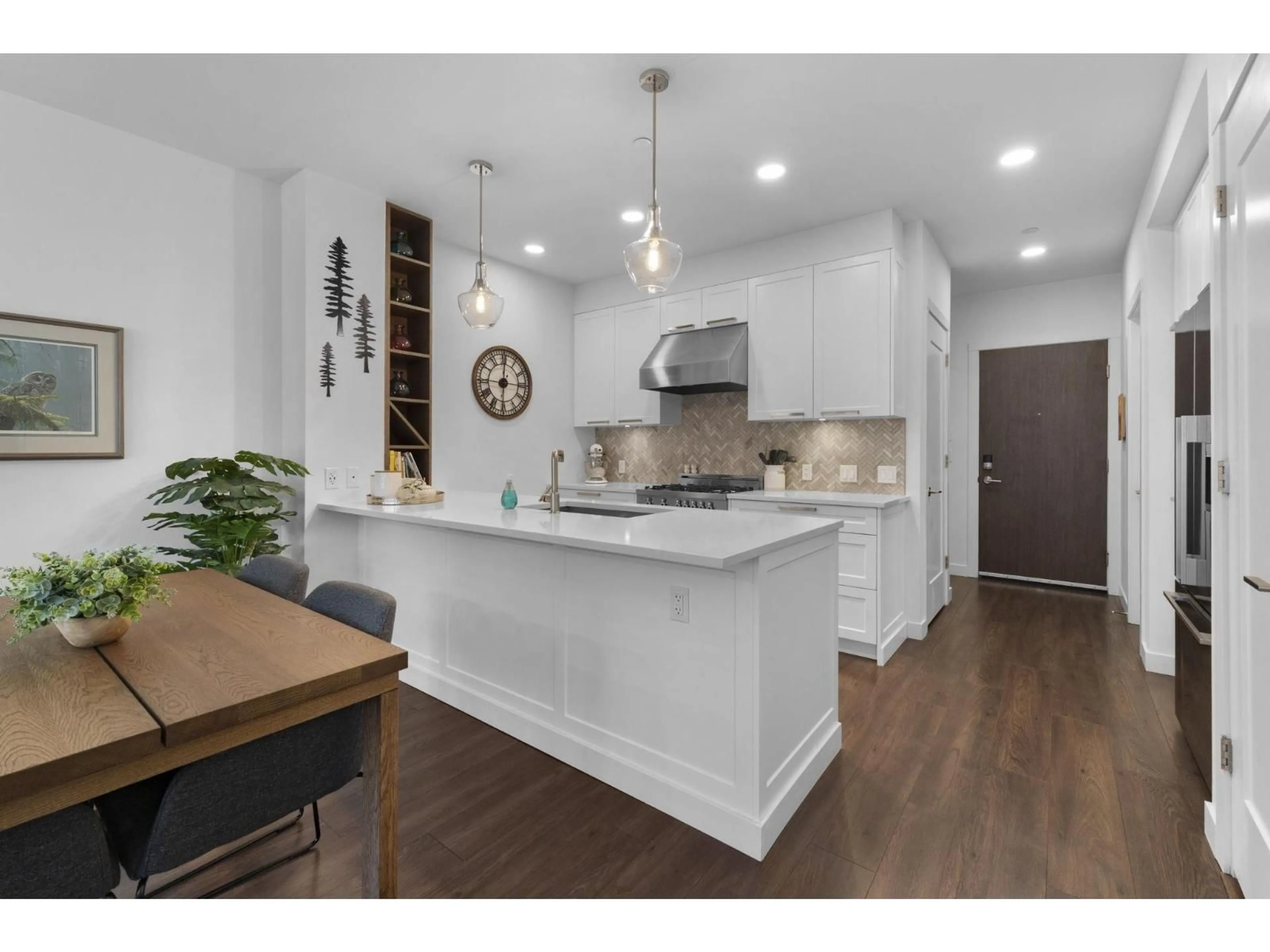 Open concept kitchen, wood/laminate floor for 309 - 33540 MAYFAIR AVENUE, Abbotsford British Columbia V2S0J3