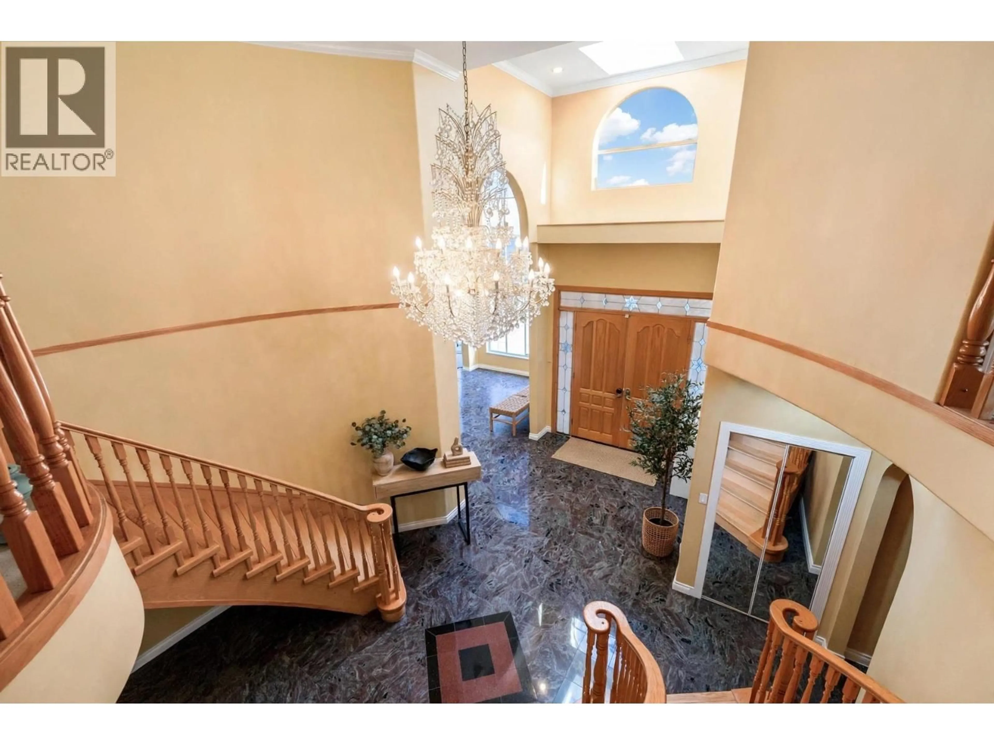 Indoor foyer for 7591 GILBERT ROAD, Richmond British Columbia V7C3W6