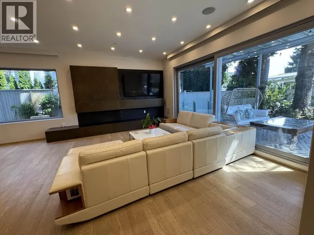 1076 PARK DRIVE, Vancouver 2