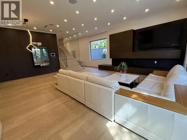1076 PARK DRIVE, Vancouver 3