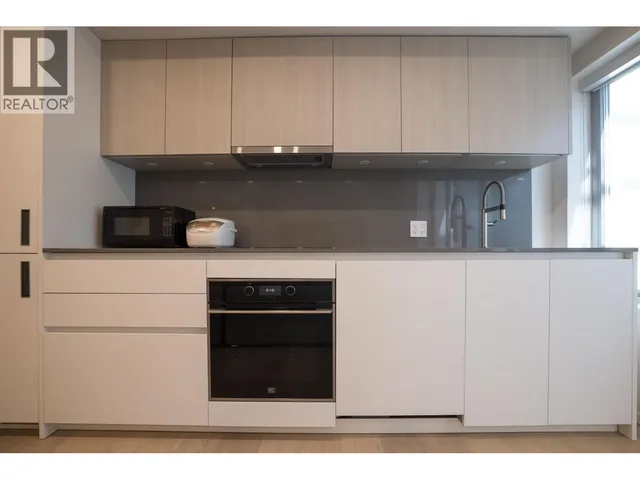 1076 PARK DRIVE, Vancouver 5