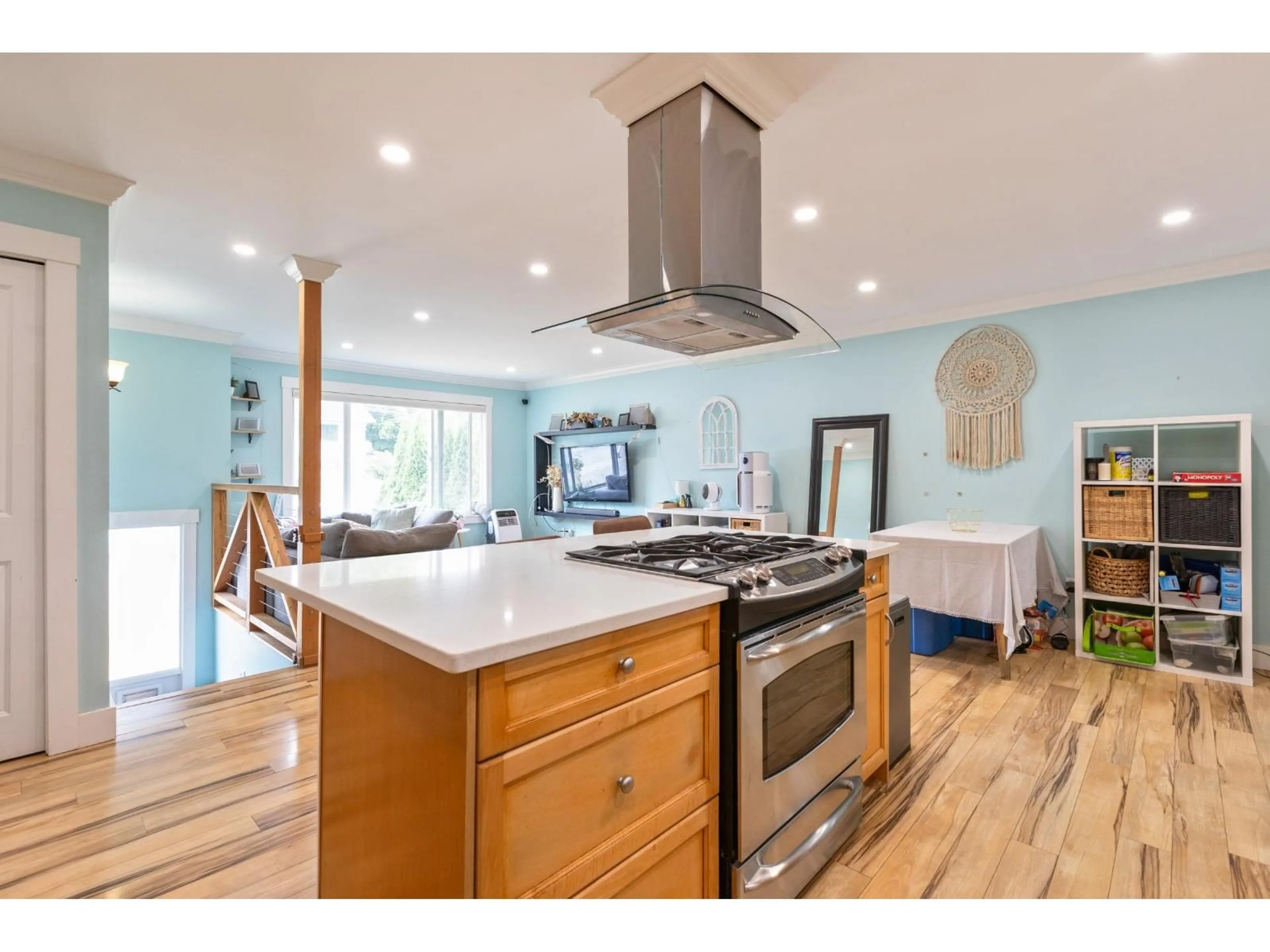 Open concept kitchen, wood/laminate floor for 5813 180 STREET, Surrey British Columbia V3S4L2