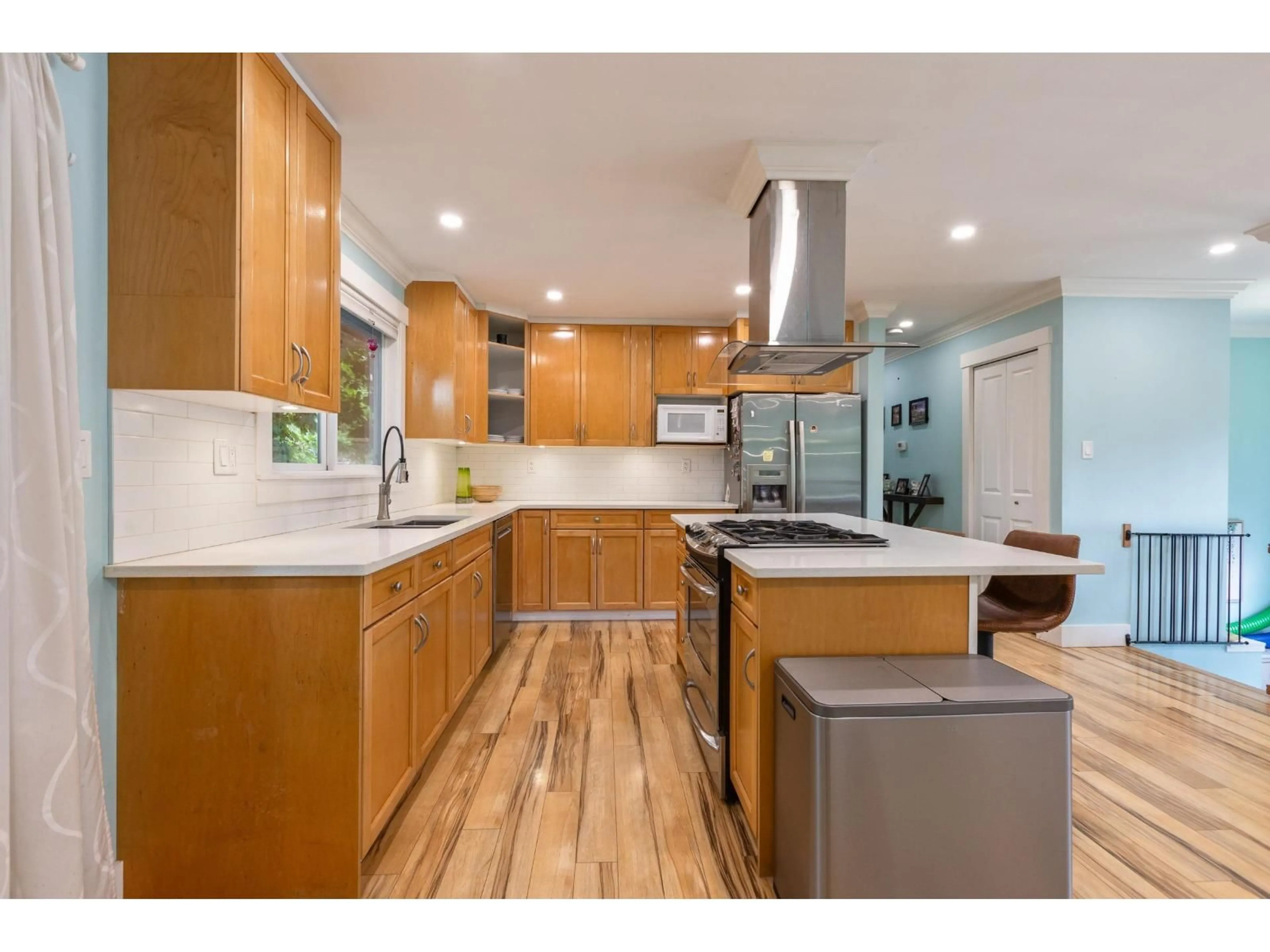 Open concept kitchen, wood/laminate floor for 5813 180 STREET, Surrey British Columbia V3S4L2