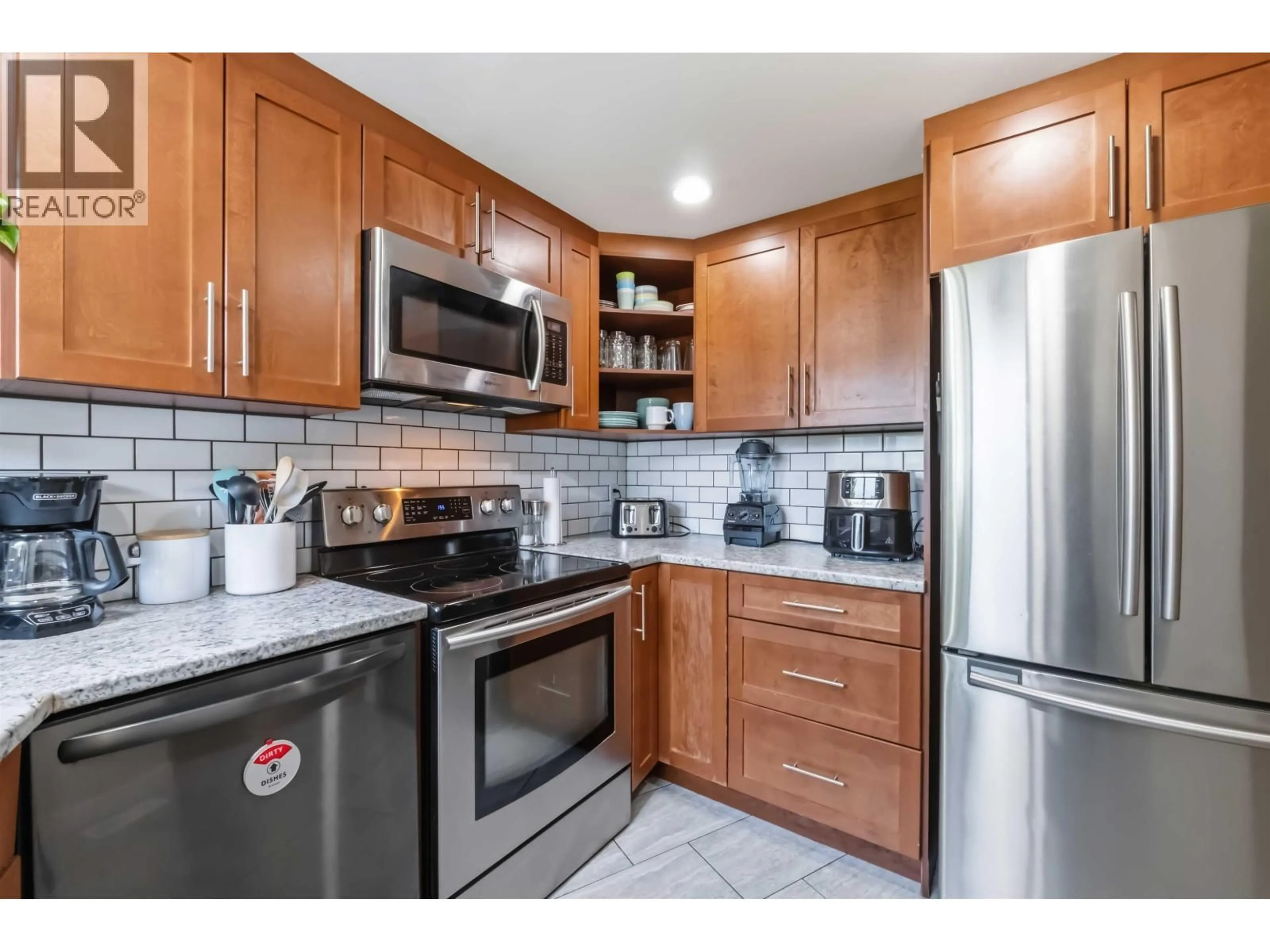 Standard kitchen, ceramic/tile floor for 8 - 19240 119 AVENUE, Pitt Meadows British Columbia V3Y2E8