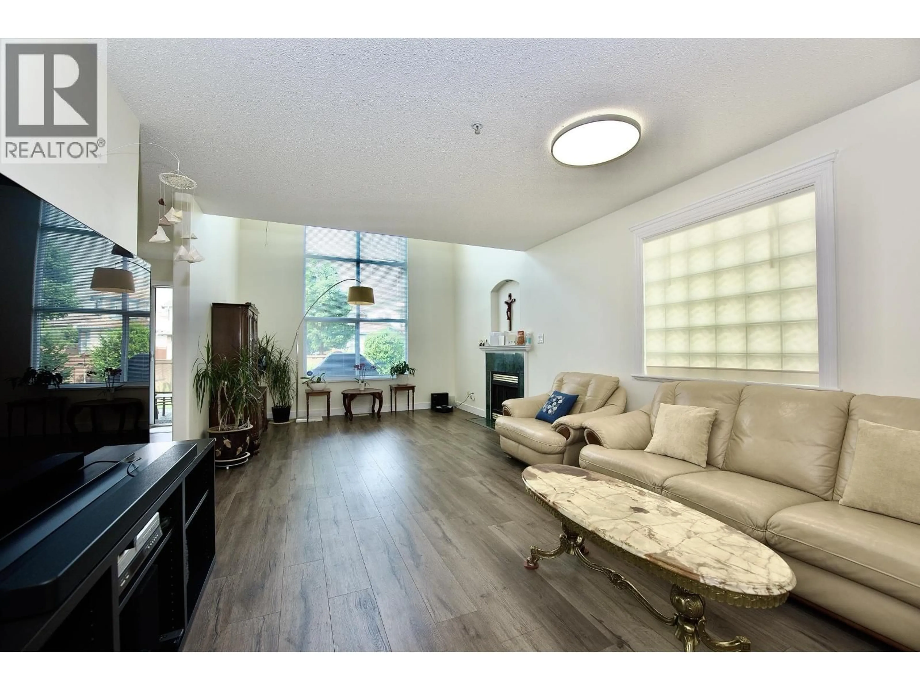 Living room with furniture, wood/laminate floor for 46 - 1370 RIVERWOOD GATE, Port Coquitlam British Columbia V3B7V7