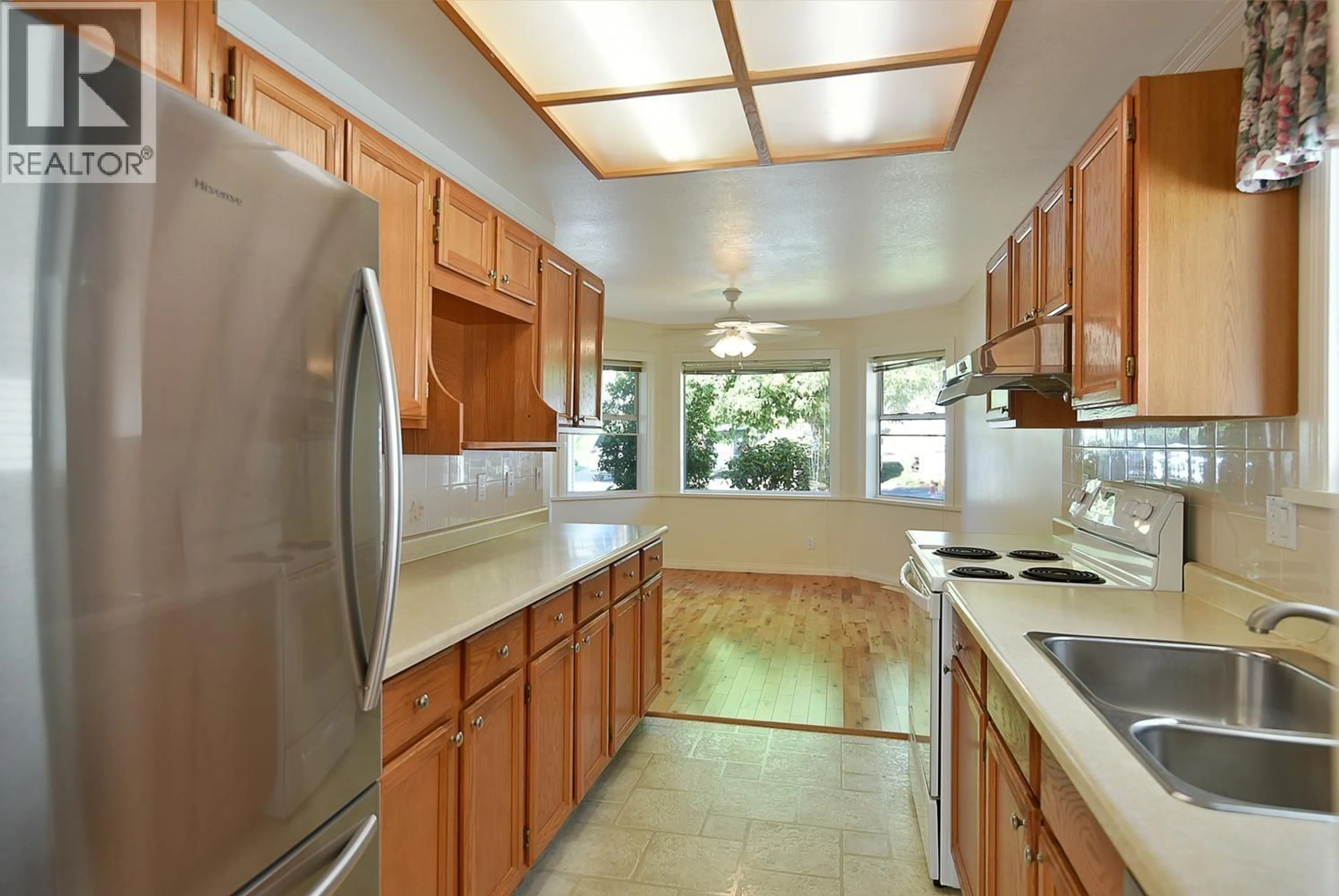 Standard kitchen, ceramic/tile floor for 15 - 820 KIWANIS WAY, Gibsons British Columbia V0N1V9