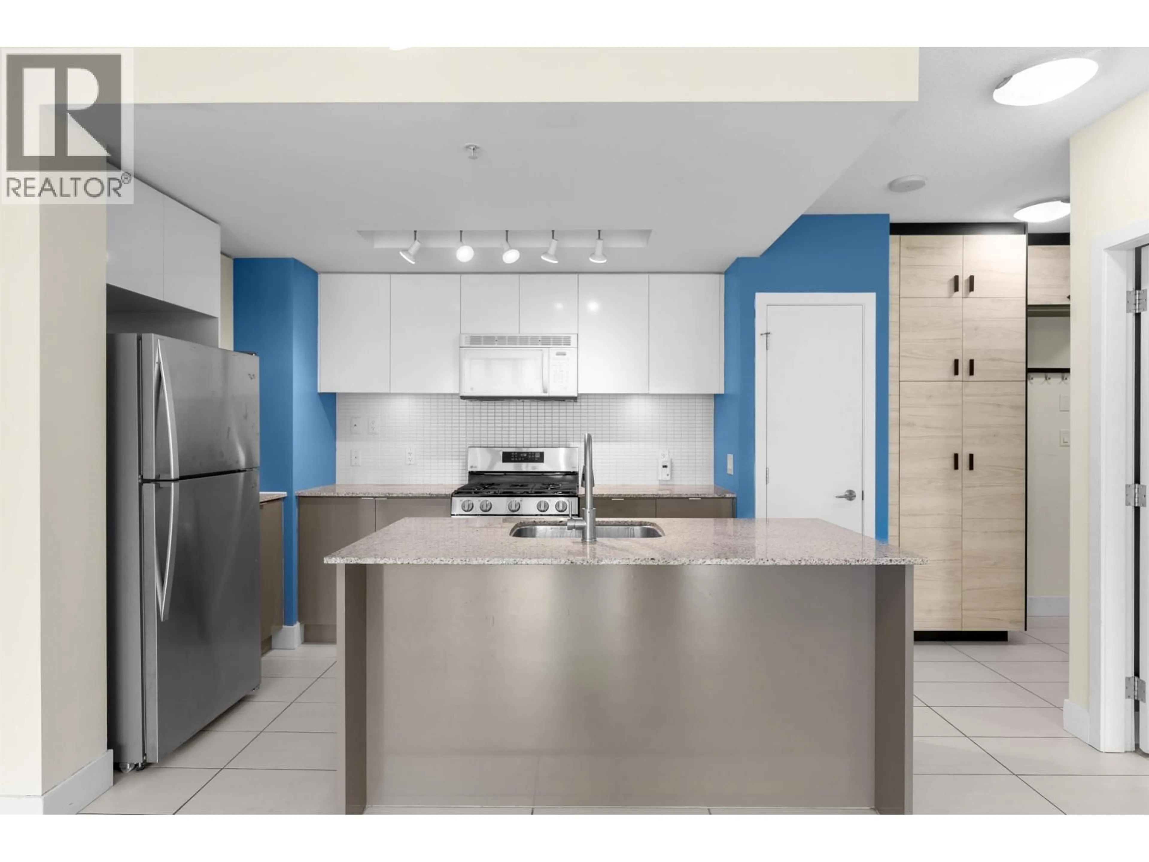 Open concept kitchen, ceramic/tile floor for 509 - 4808 HAZEL STREET, Burnaby British Columbia V5H0A2