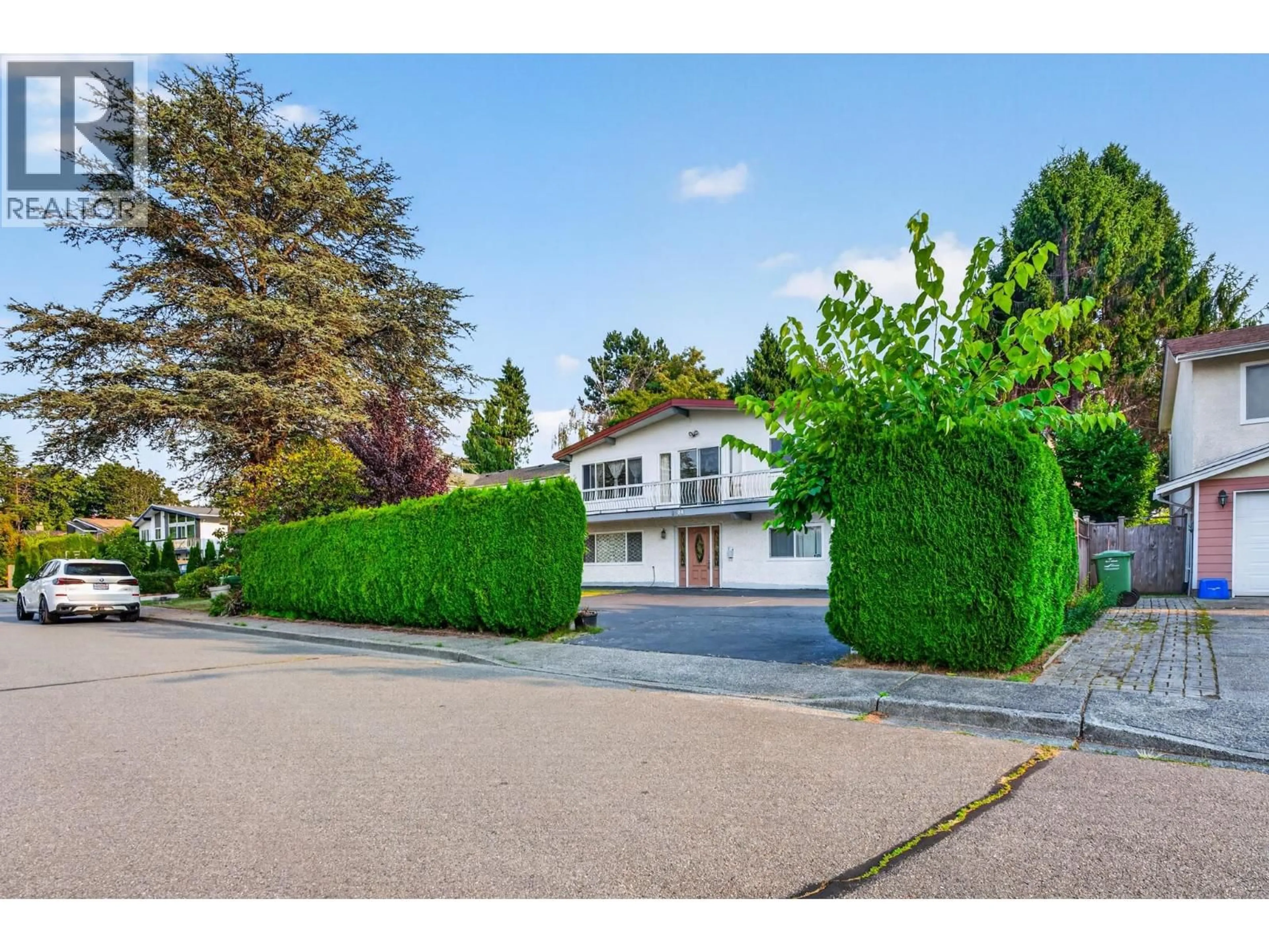 A pic from outside/outdoor area/front of a property/back of a property/a pic from drone, street for 6500 YEATS CRESCENT, Richmond British Columbia V7E4C9