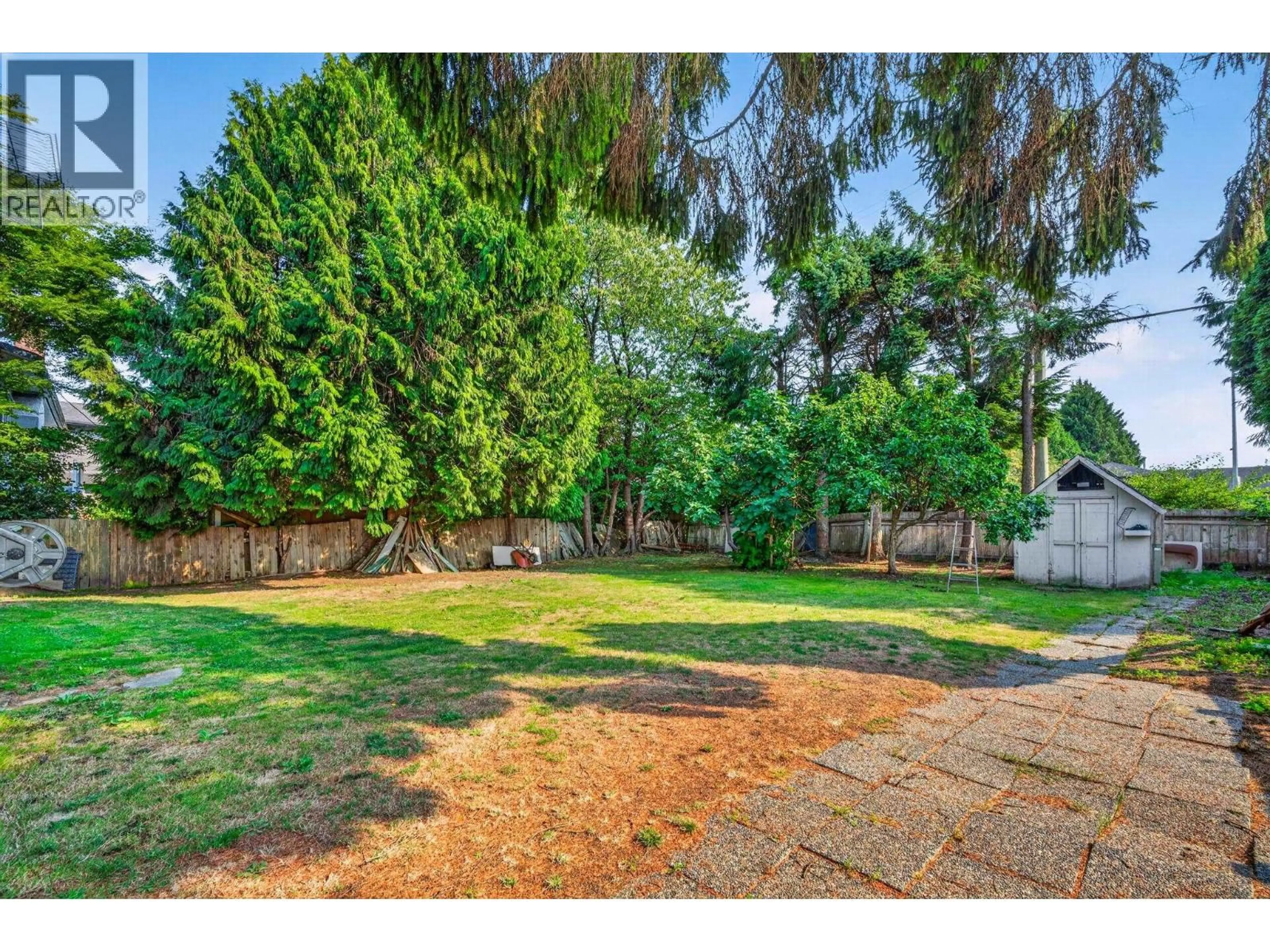 A pic from outside/outdoor area/front of a property/back of a property/a pic from drone, unknown for 6500 YEATS CRESCENT, Richmond British Columbia V7E4C9