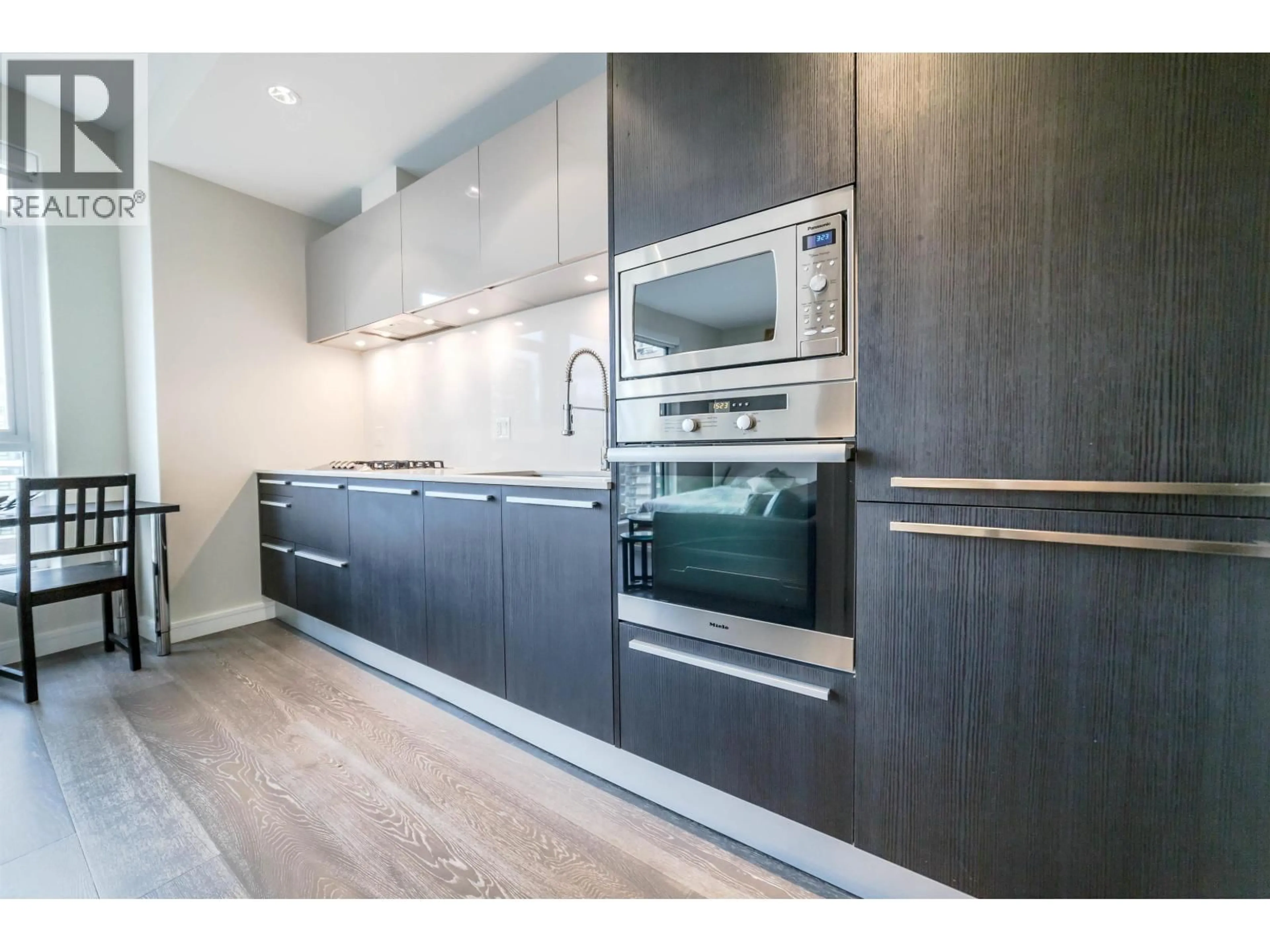 Standard kitchen, wood/laminate floor for 904 - 1221 BIDWELL STREET, Vancouver British Columbia V6G0B1