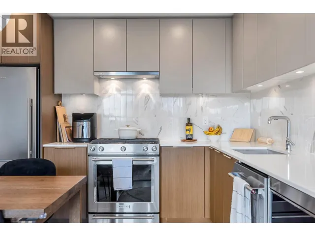 504 - 645 COMO LAKE AVENUE, Coquitlam 4