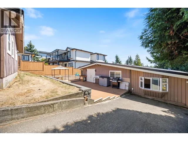 8085 10TH AVENUE, Burnaby 3