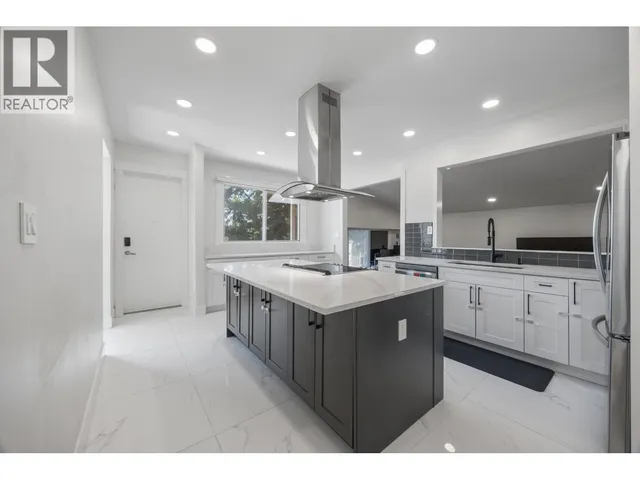 8085 10TH AVENUE, Burnaby 4